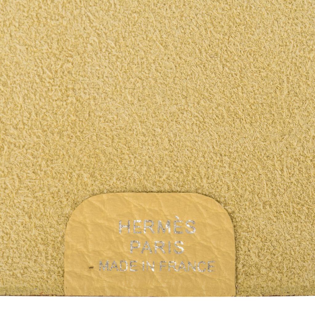 Hermes Ulysse Mini Notebook Cover Jaune Poussin mit liniertem Notizbuch Refill im Angebot 6