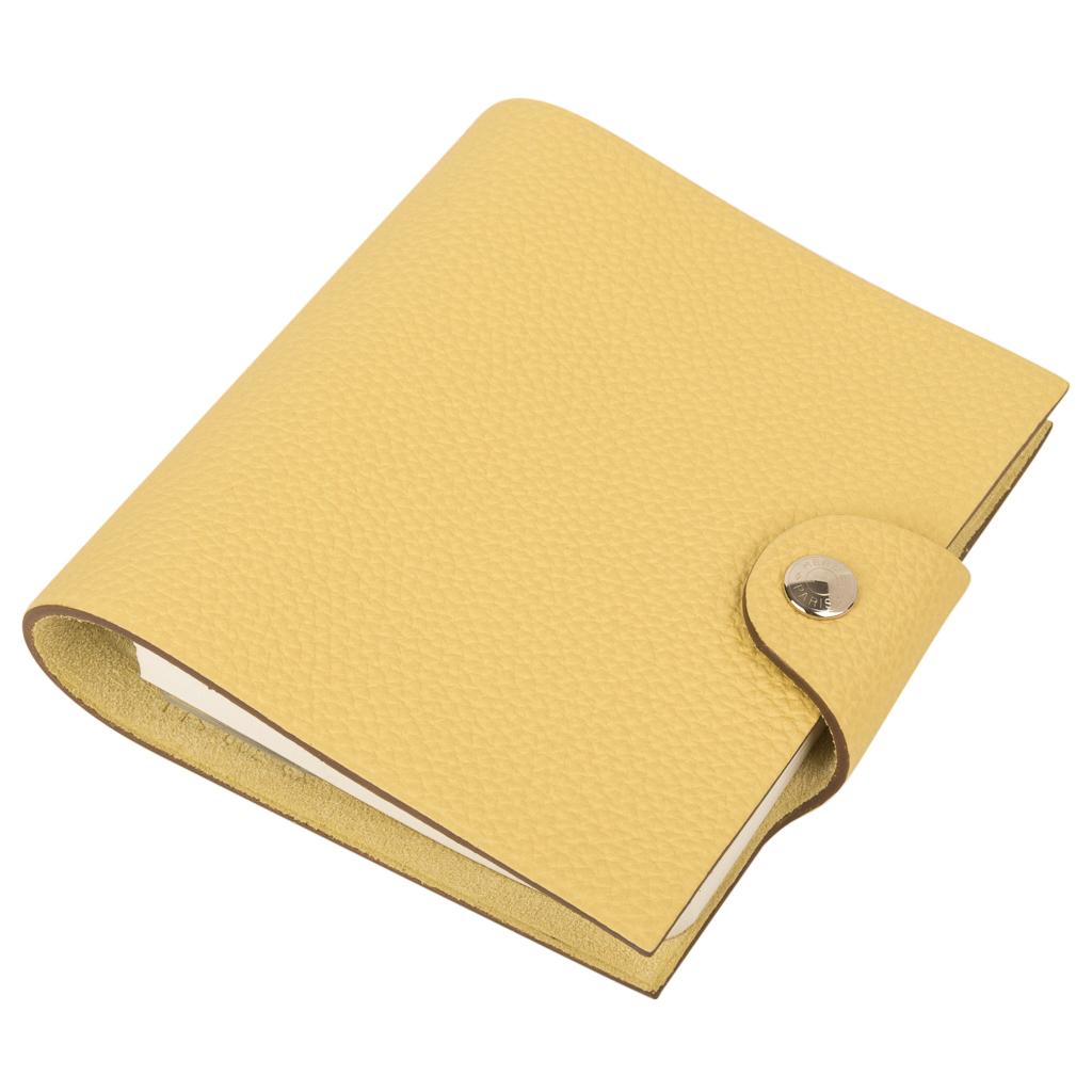Hermes Ulysse Mini Notebook Cover Jaune Poussin mit liniertem Notizbuch Refill im Angebot 1