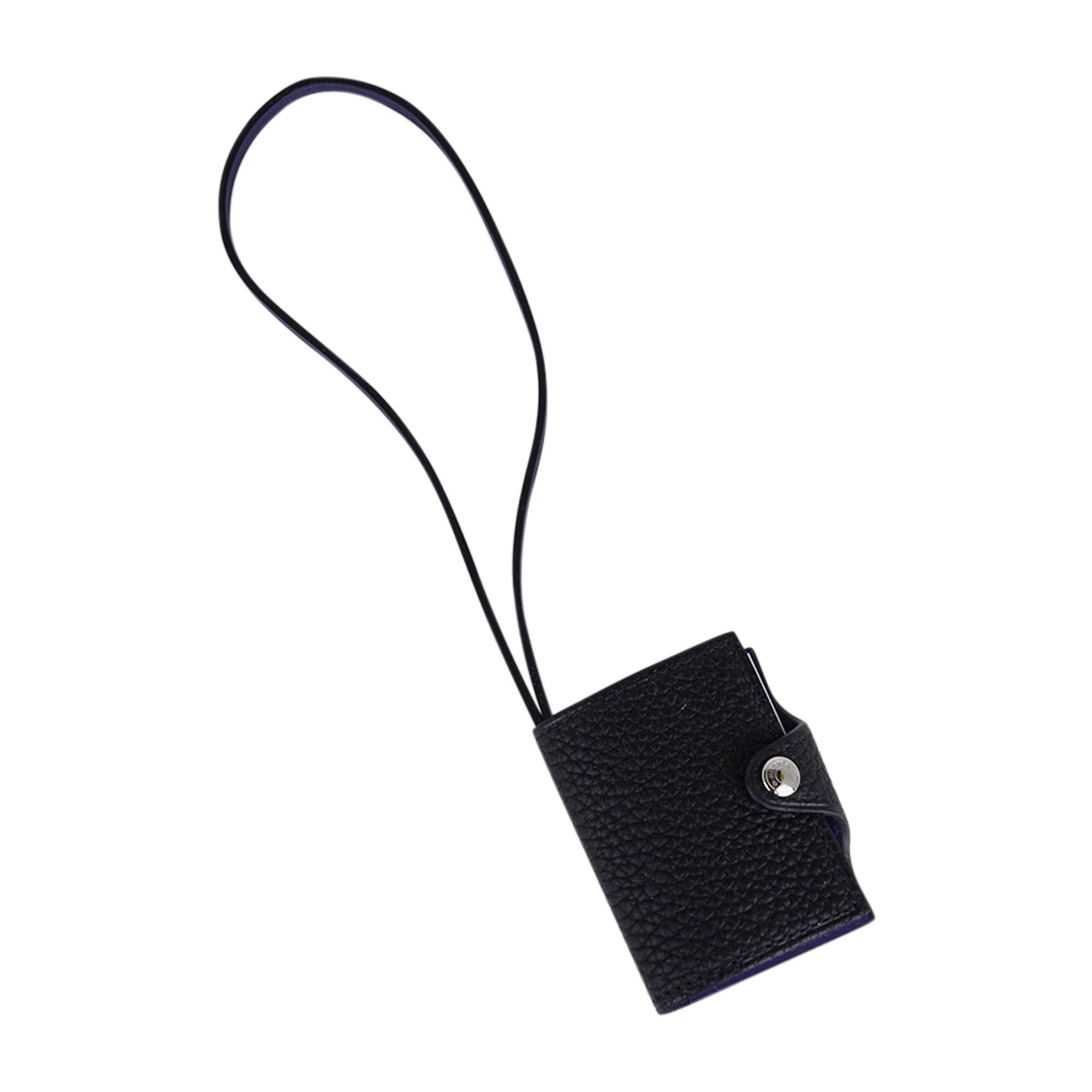 Mightychic offers a rare Hermes Ulysse Nano bag charm featured in Noir and Bleu Saphir.
Bi-Color verso Notebook with refillable note paper.
Palladium plated hardware.
Charming and playful she easily adorns a myriad bag colours in your fabulous