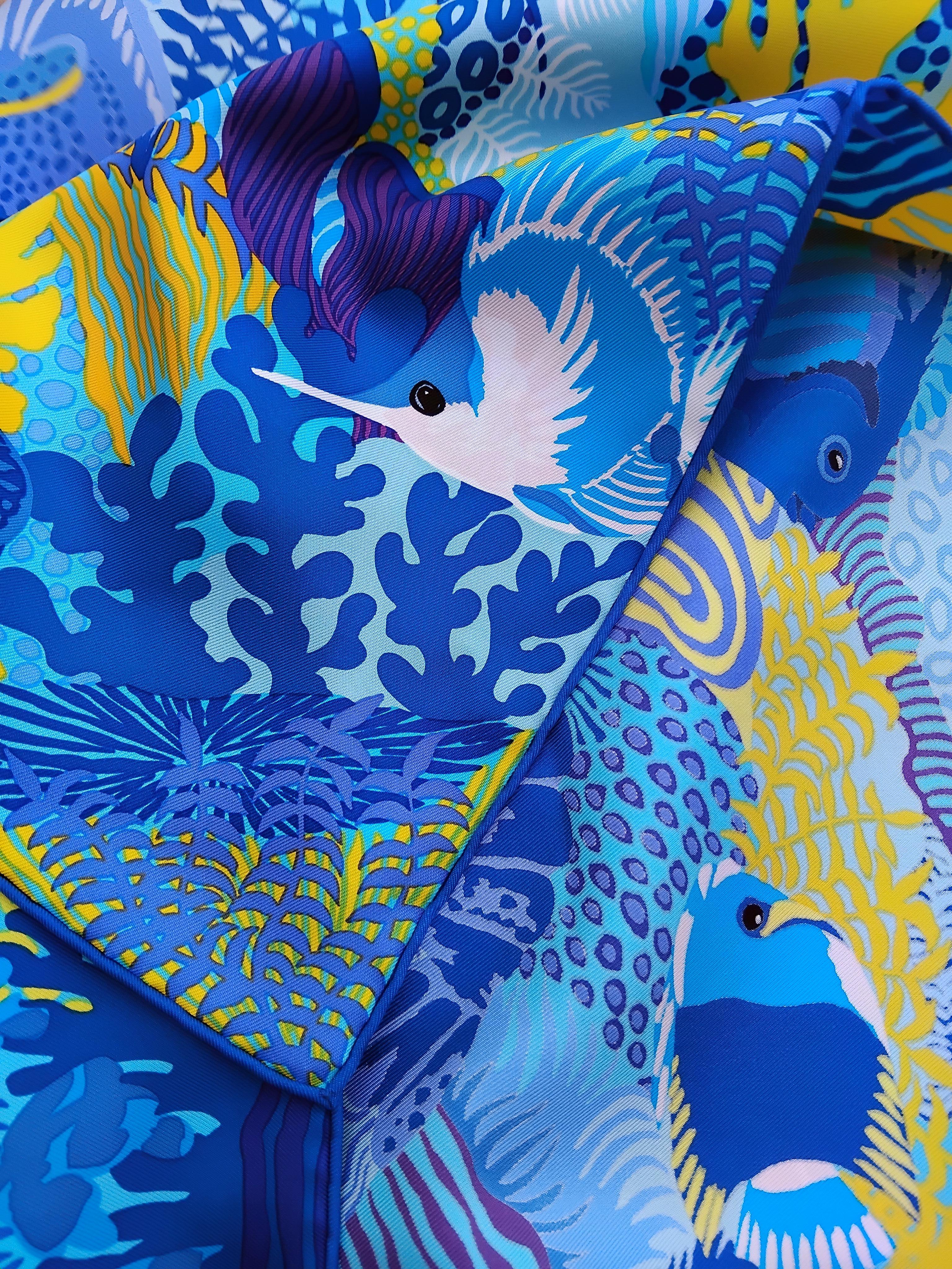 Hermès Under The Waves Seidenschal Türkis Blau Gelbe Alice Shirley 90 cm 11