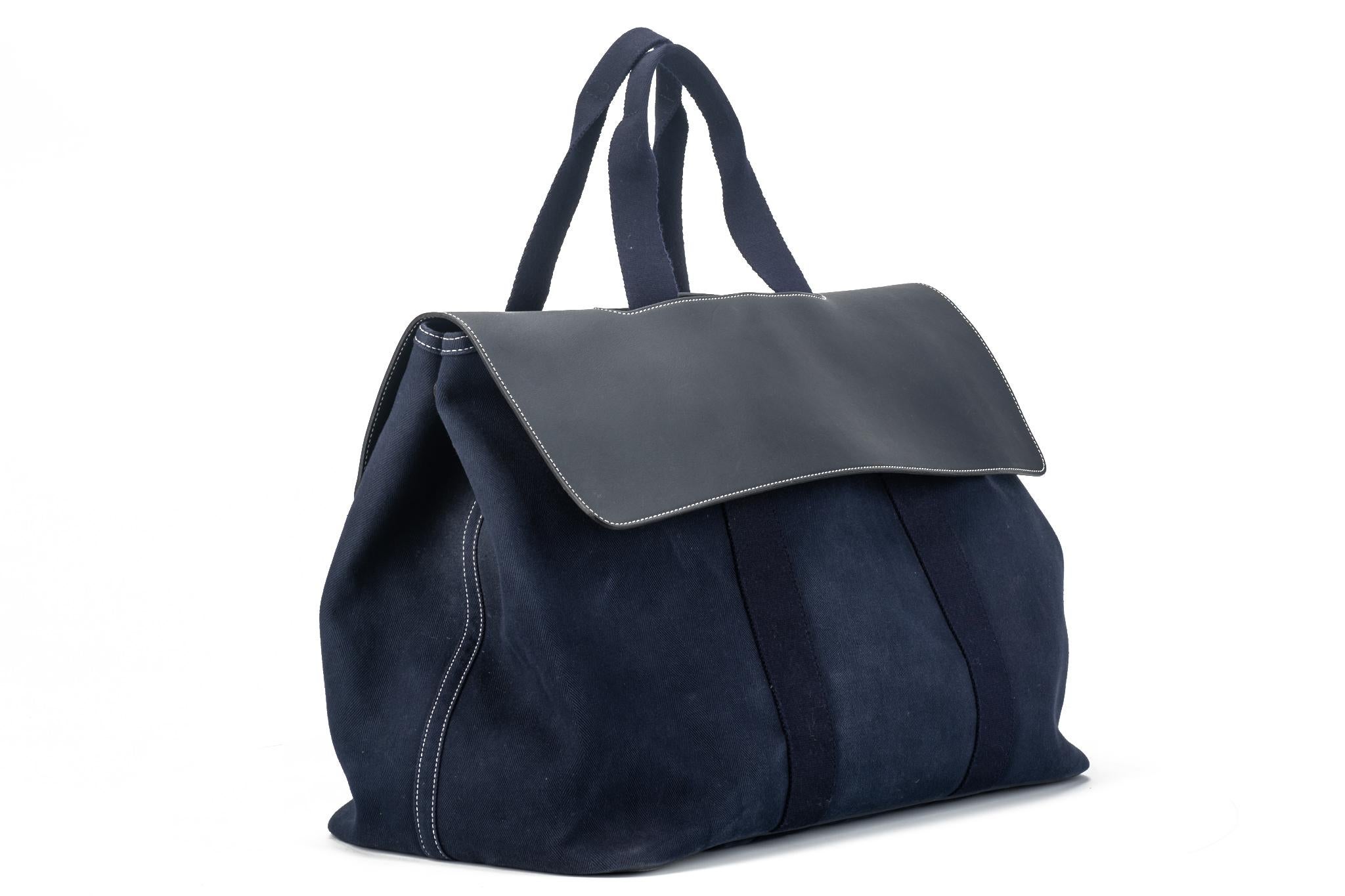 Hermes xlg unisex navy blue toile and leather weekender bag. Plastic still on zipper hardware. Handle drop 7