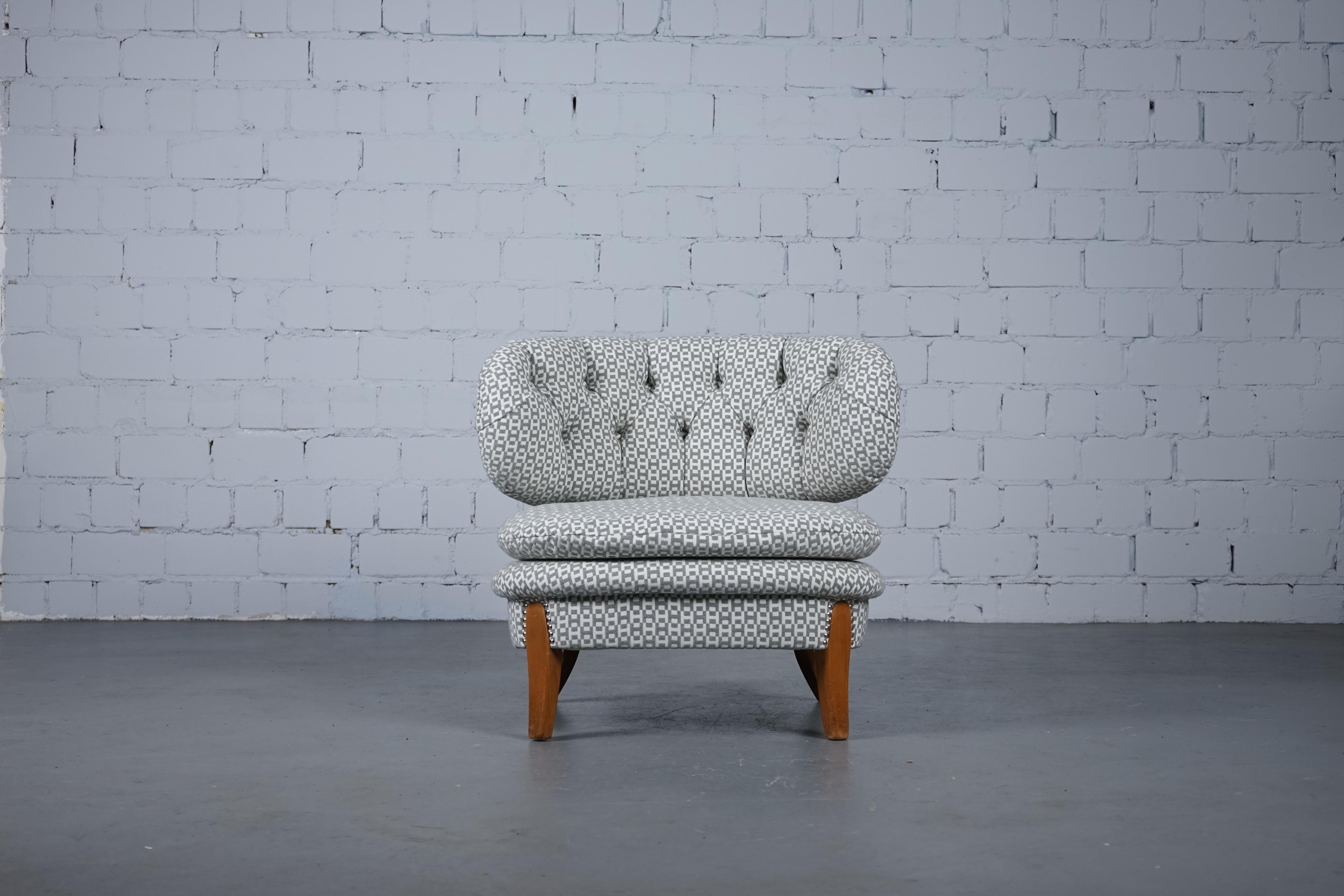 Einzigartiger gepolsterter Hermès Lounge Chair von Otto Schulz für Boet, Schweden.

Neue Polsterung mit hochwertigem Stoff von Hermes Paris/ Dedar Milano.

H infini, ein von Henri d'Origny entworfener Hermès-Klassiker, verleiht seinem Mikromotiv