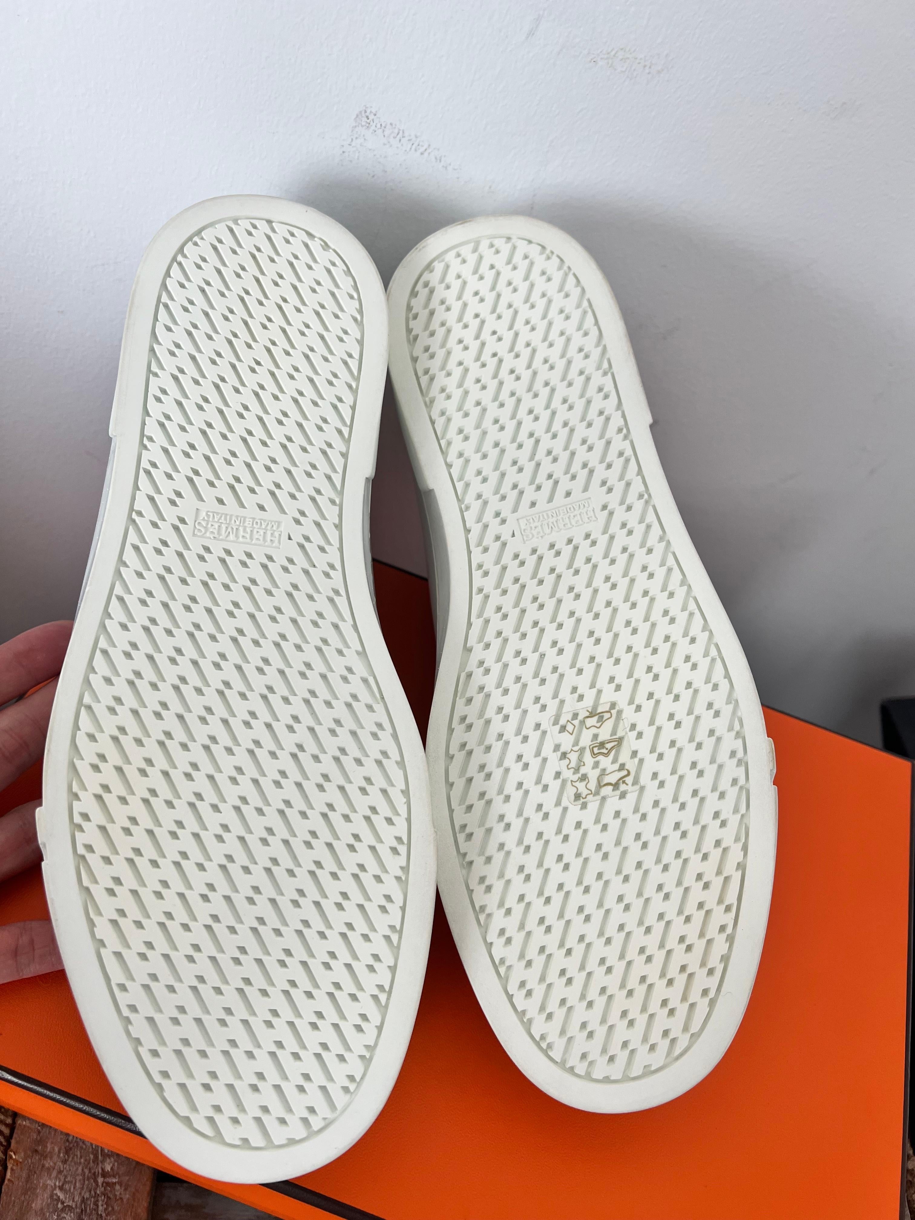 Hermès Velvet Veau baskets blanches avec ailes taille 37.5 Neuf à Toronto, CA