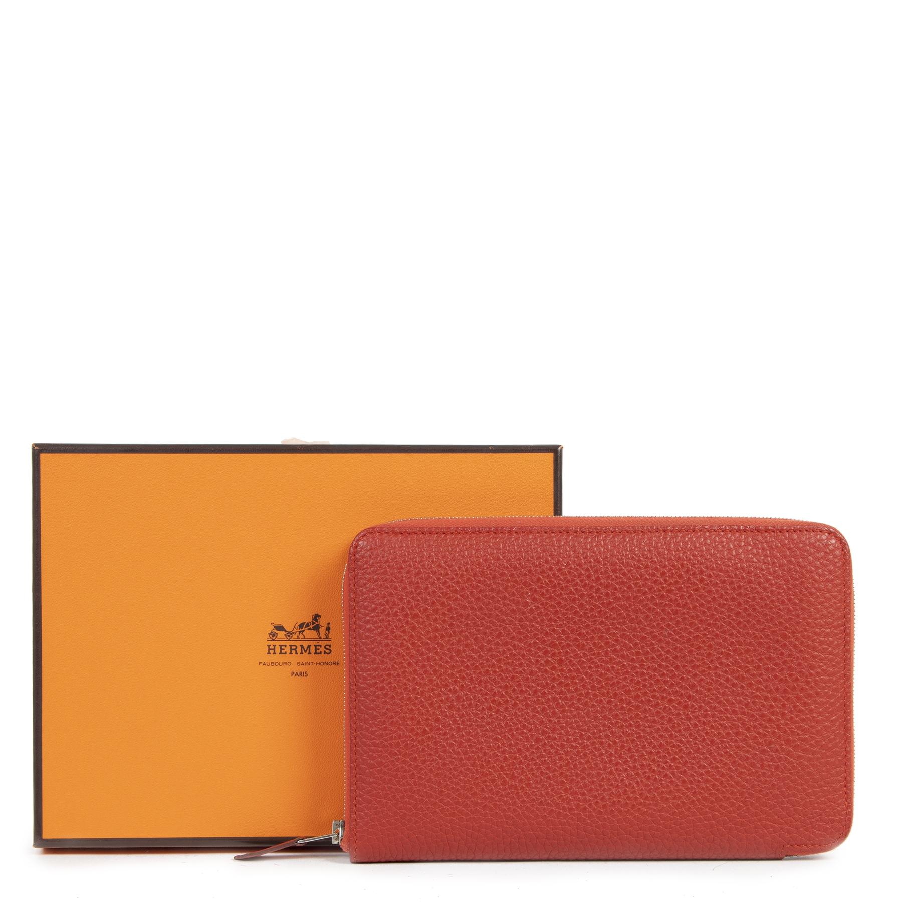 Very Good Condition 

Hermes Vermillon Azap Classique Wallet

This Hermès wallet can carry everything you need. 
The stylish item, crafted of Togo leather, has 12 credit card slots, four extra pockets and a change purse with zipper closing in the