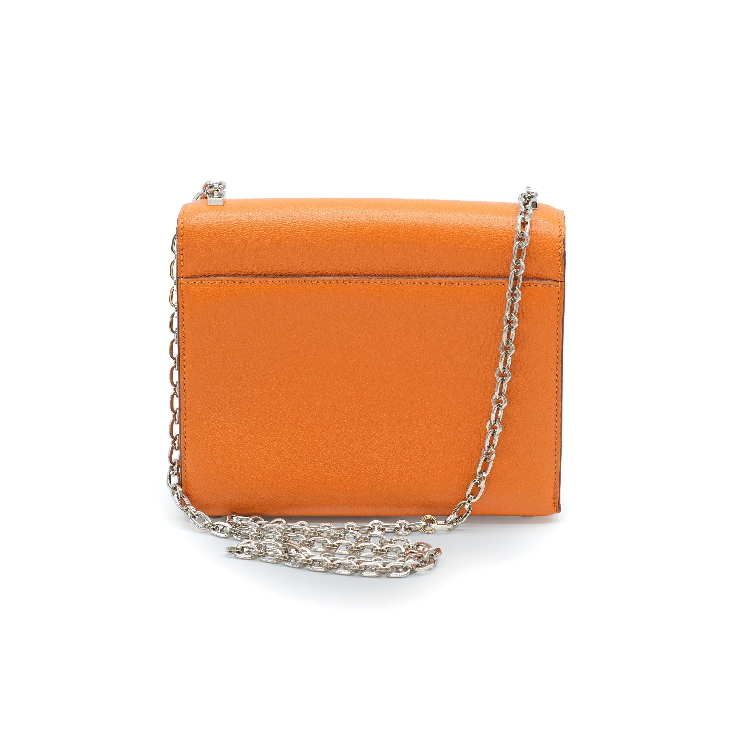 The Hermès Verrou Chaine Mini Bag is a modern tribute to the iconic 1938 design by Robert Dumas, inspired by the shape of a door lock. Crafted from luxurious Mysore goatskin, this mini evening bag features a signature padlock closure and a sleek