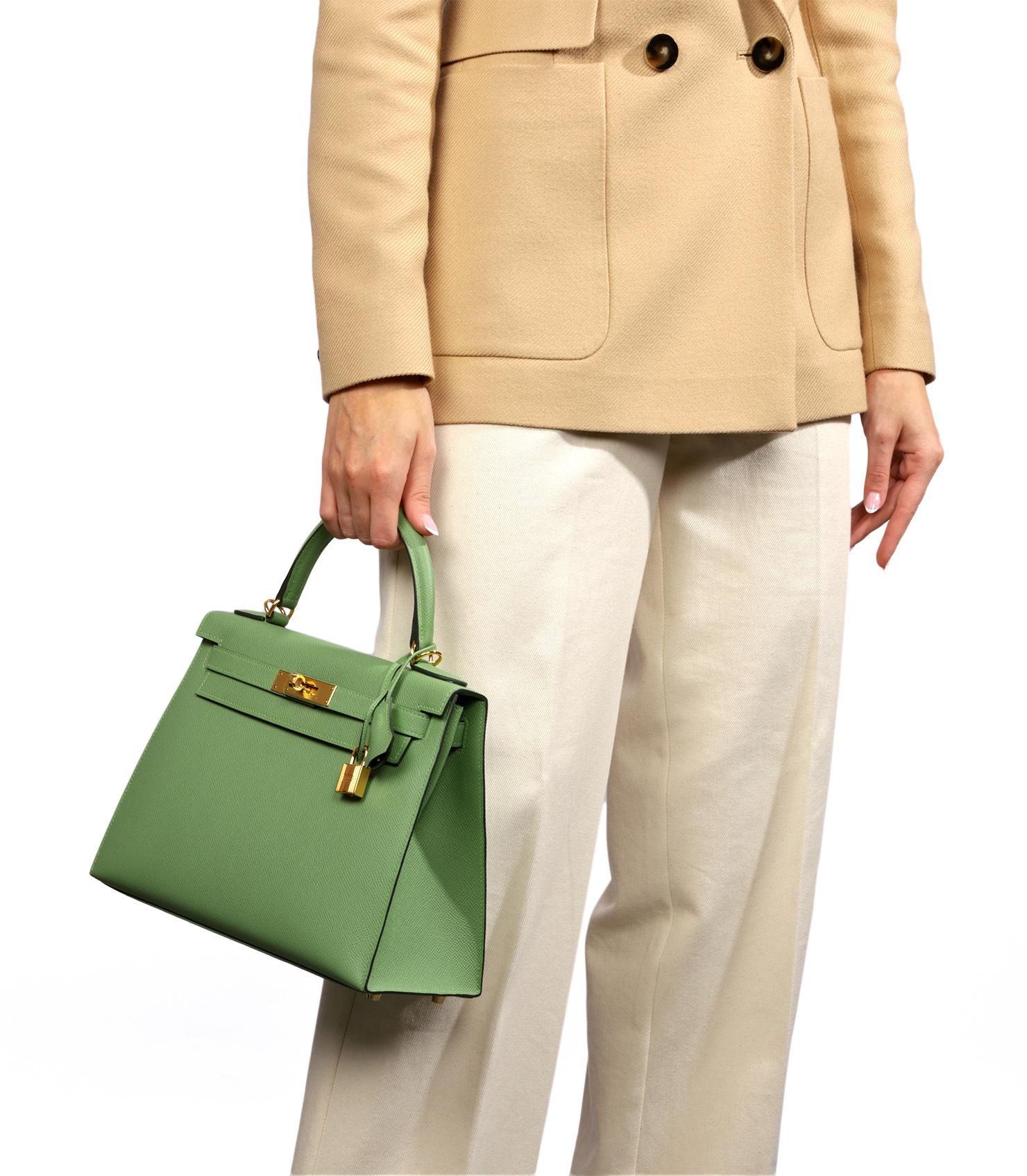 Hermès Vert Criquet Epsom Leather Kelly 28cm Sellier

Product Details
Xupes Ref: JJLG132
Brand: Hermès
Model: Kelly 28cm 
Type: Top Handle, Shoulder
Serial Number: Z
Age: 2021
Accompanied By: Hermès Dust Bag, Box, Protective Felt, Hermès Receipt,