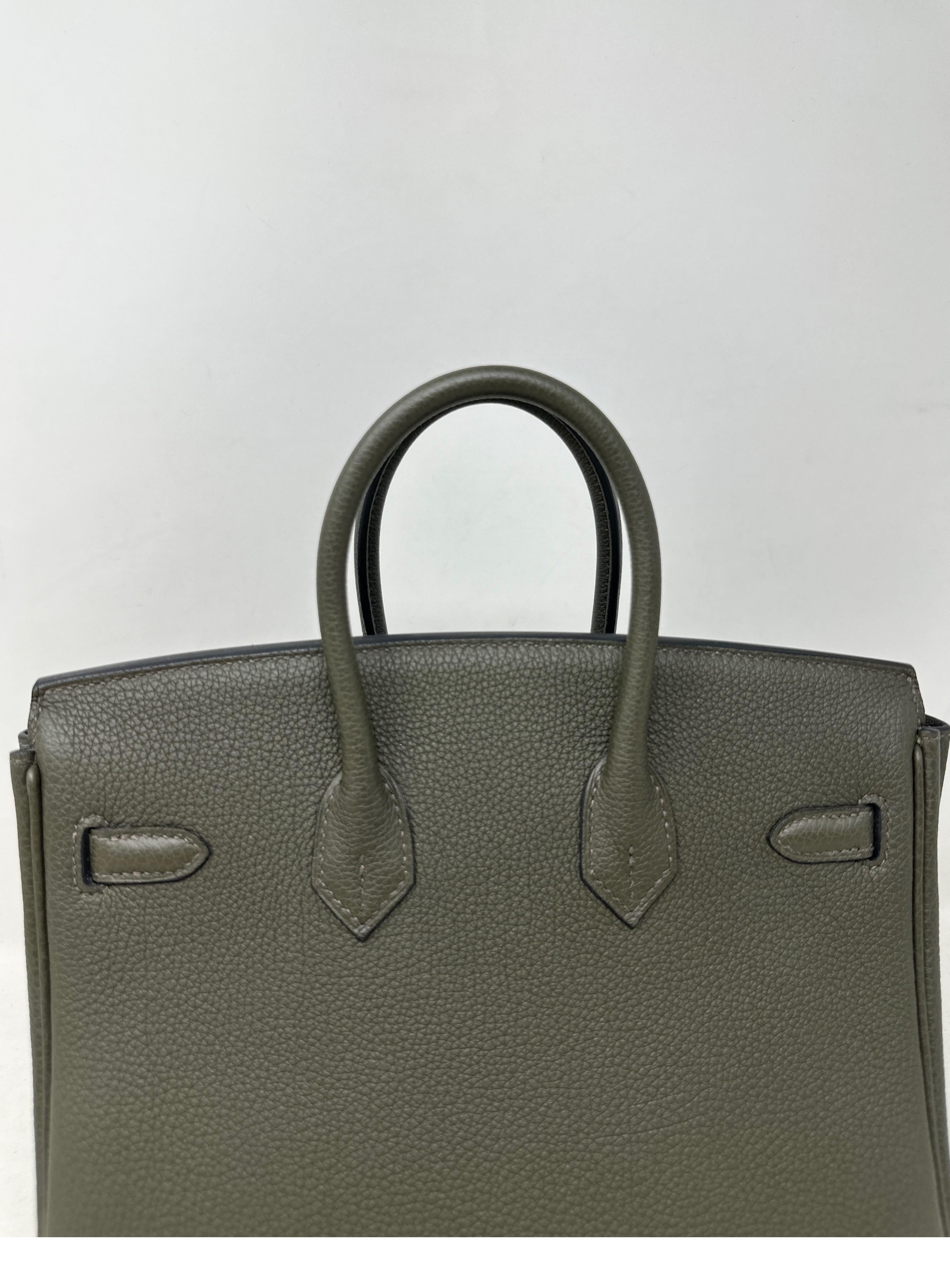 Hermès Vert De Gris Birkin 25 Tasche  im Angebot 3