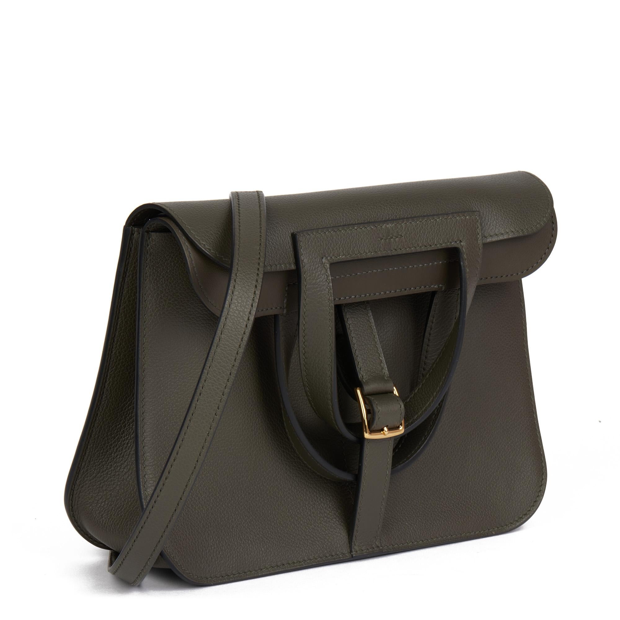 HERMÈS
Vert de Gris Evercolour Leather Halzan 25

Xupes Reference: HB4496
Serial Number: Y
Age (Circa): 2020
Accompanied By: Hermès Dust Bag, Box, Protective Felt, Selfridges Receipt, Care Booklet
Authenticity Details: Date Stamp (Made in