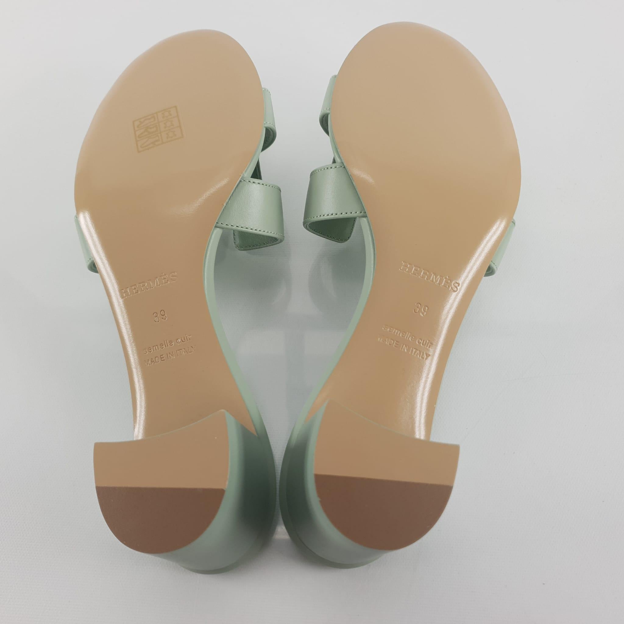 Gray Hermes Vert D'eau Calfskin Size 39 Oasis sandal For Sale