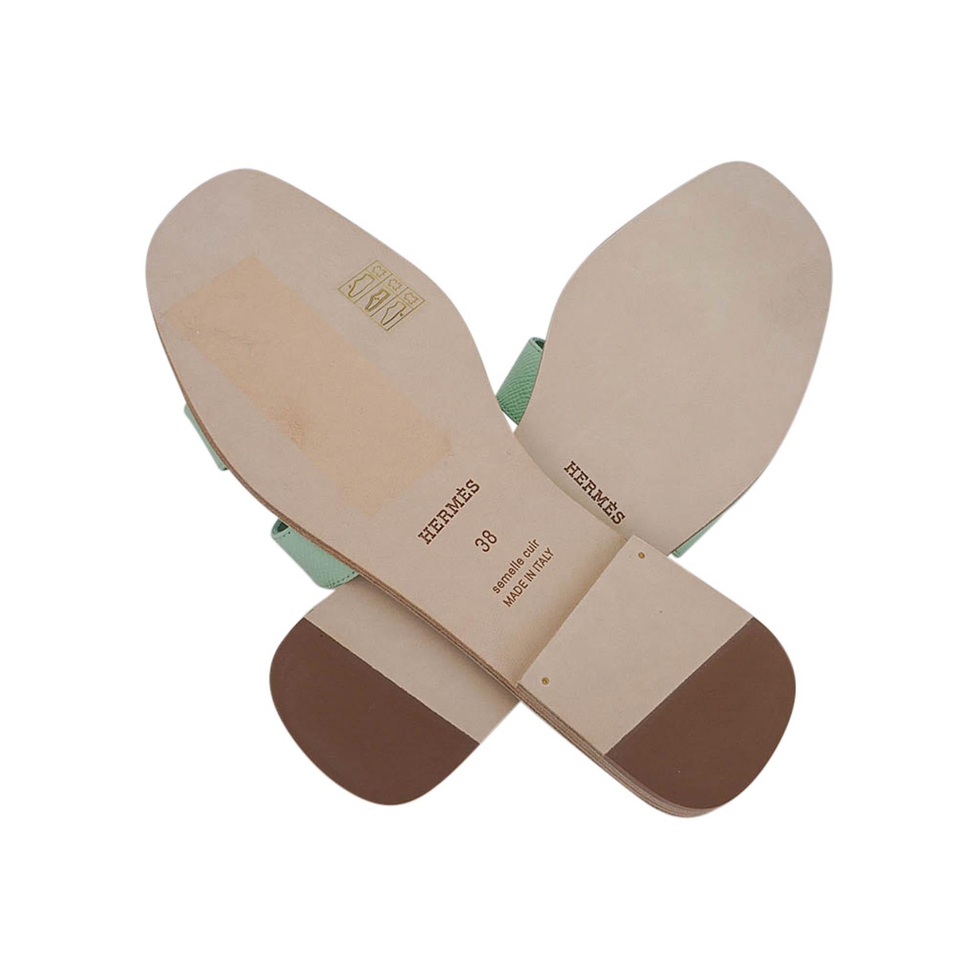 Hermes Vert D'Eau Oran Sandal Epsom Leather Flat Shoes 38 In New Condition For Sale In Miami, FL