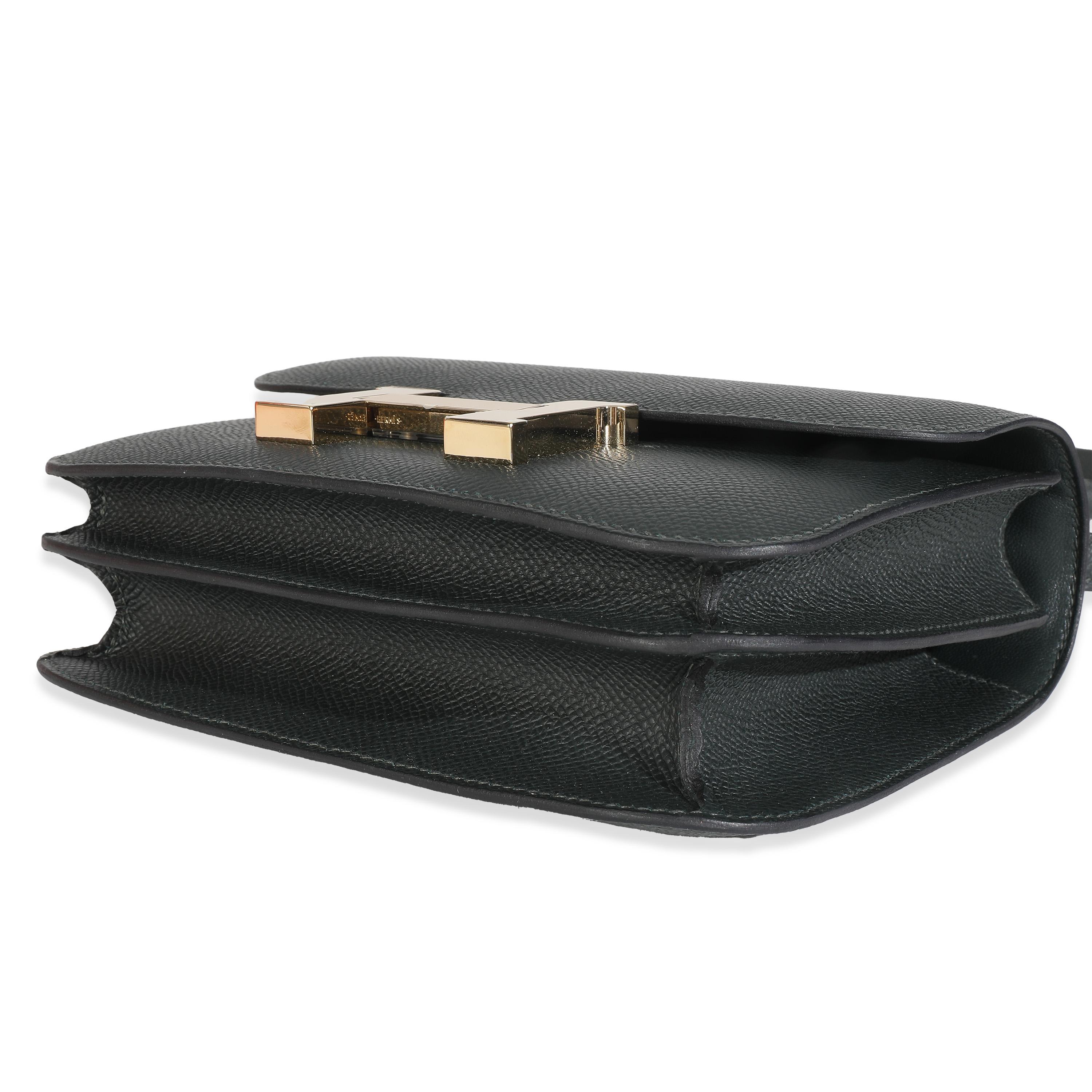 Hermès Vert Fonce Epsom Constance 18 GHW
SKU : Z148507

Description de l'état : En 1967, un sac Hermès est né. Lorsque Jean-Louis Dumas était directeur de la création de la maison française, il a demandé à une styliste de créer un nouveau sac,
