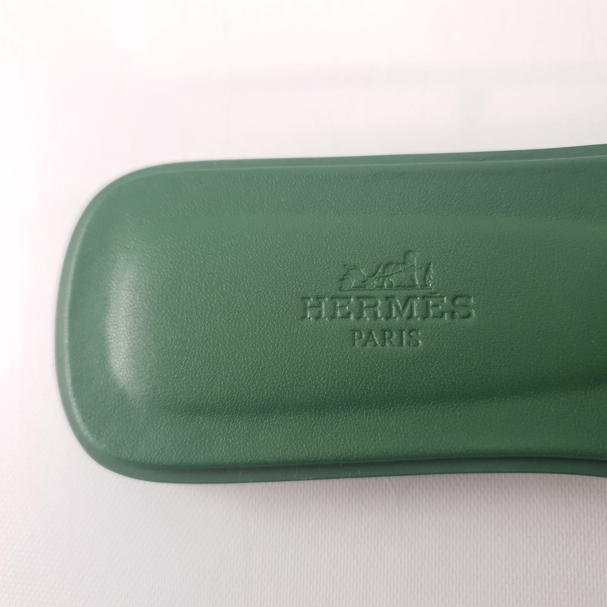 Hermes Vert Lierre Kalbsleder Größe 38 Oran Sandale für Damen oder Herren