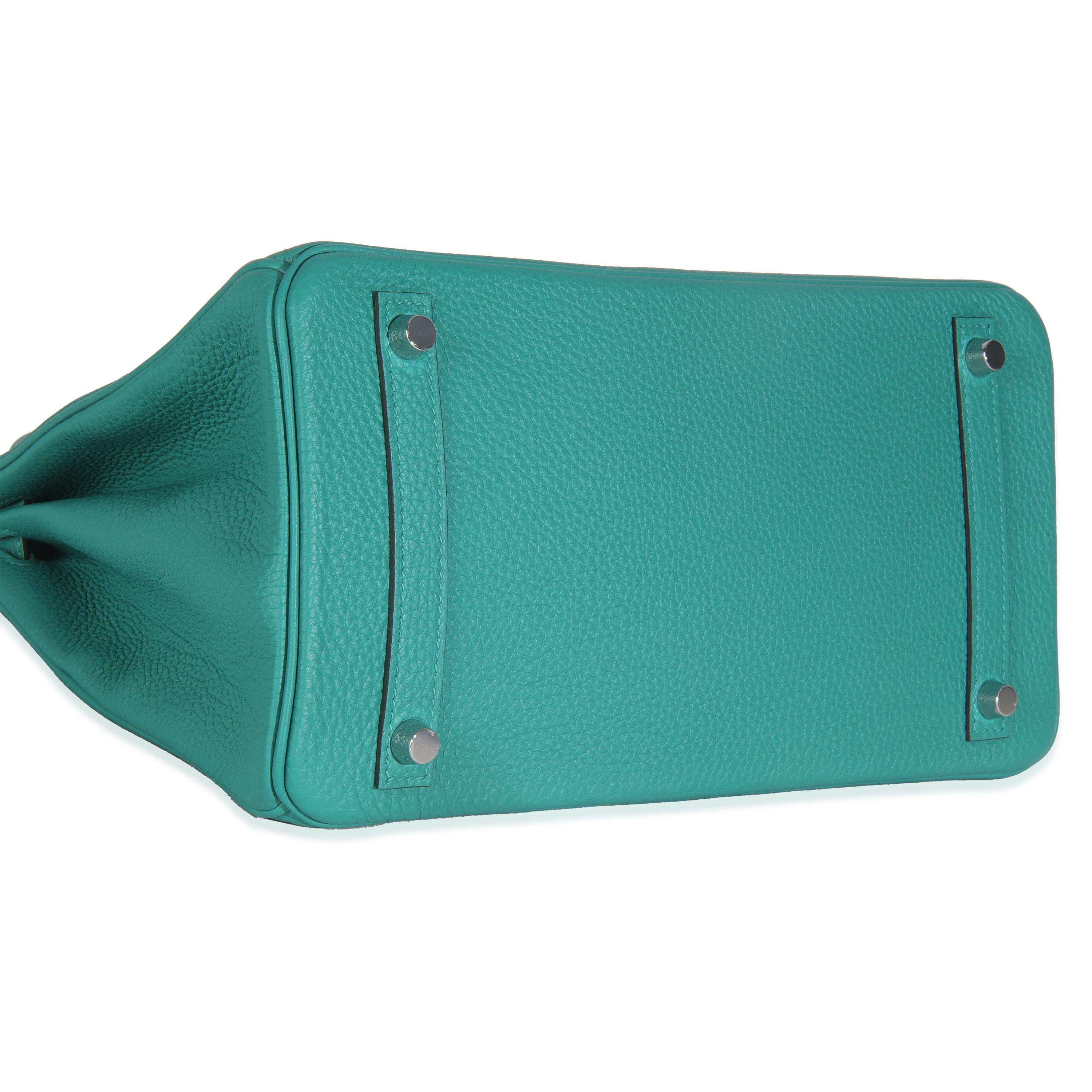 Hermès Vert Verone Togo Birkin 30 PHW
SKU: M149062

Descrizione delle condizioni: L'inafferrabile borsa Birkin di Hermès è stata disegnata dopo che l'allora direttore artistico, Jean-Louis Dumas, era seduto accanto a Jane Birkin su un volo da Parigi