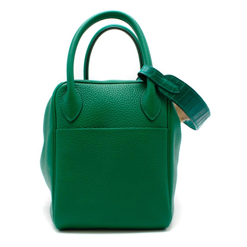 Hermes Vert Veronese Lindy 30cm Clemence Leather Bag 

Made in France 
Colour: Menthe
Leather Type: Clemence 
Handle Material:  Crocodile Niloticus
Colour: Malachite
Age - A 2017

- Palladium Plated Hardware 
- Side Slip Pockets 
- Silver Plated