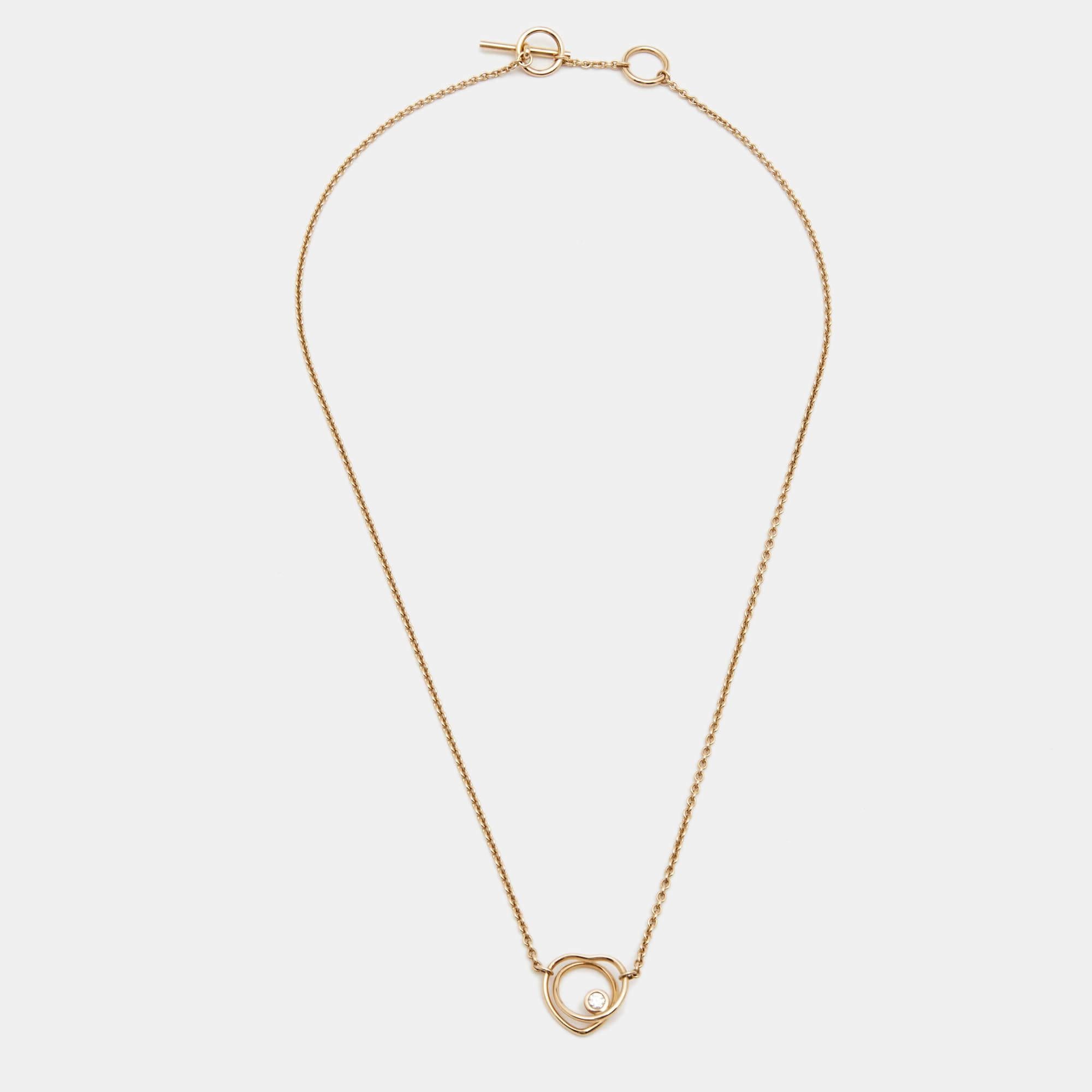 Hermes is a brand that delivers crafts with art and creativity. All their designs have a high-end blend of beauty and fashion. This exquisite necklace has been crafted from the finest selection of materials to be a timeless accessory.

