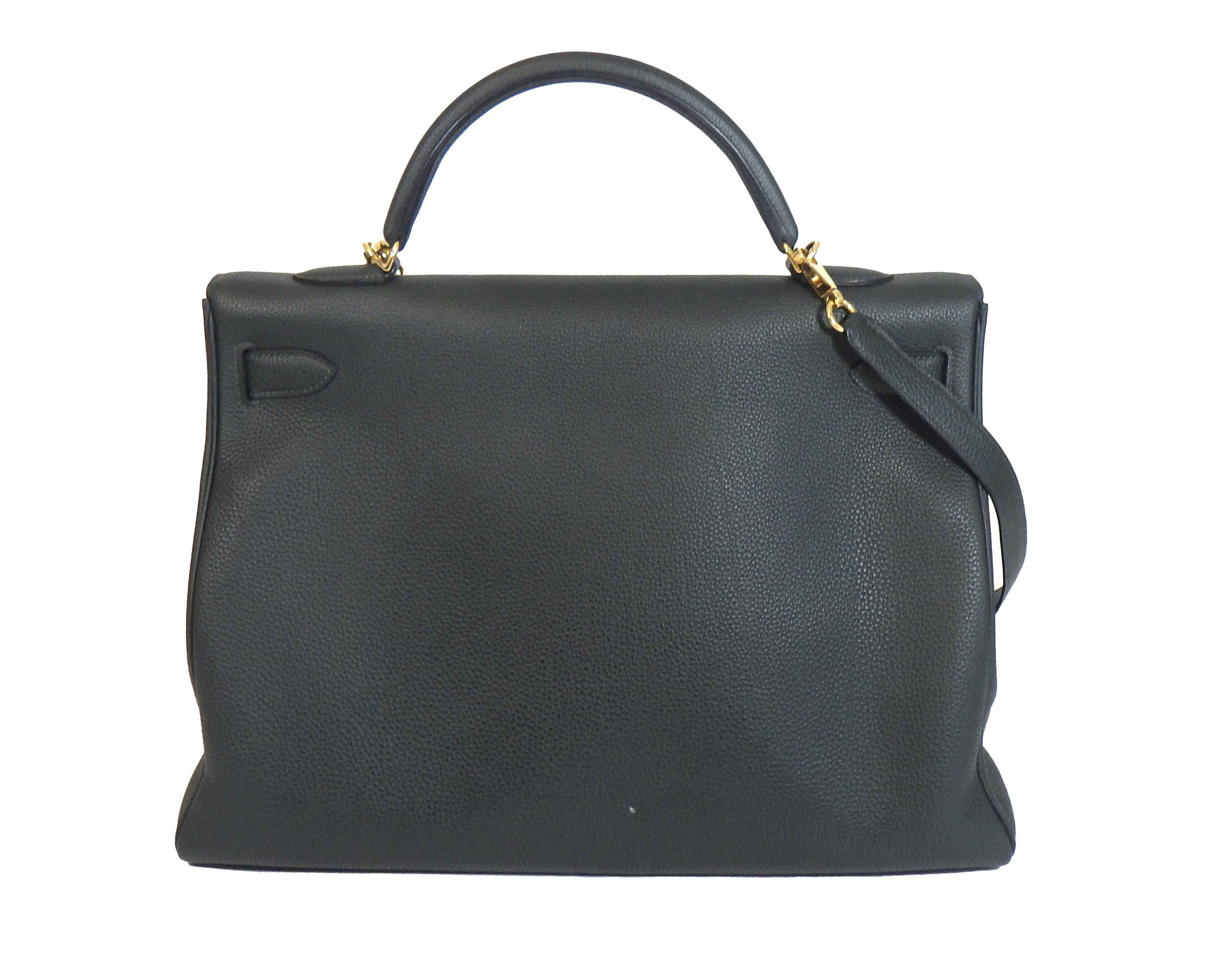 Hermes - Very Good - Kelly 40 2016 - Dark Green - Handbag

Description

Hermès Top Handle Bag
Rolled Handles & Single Shoulder Strap
Leather Lining
Turn-Lock Closure at Front

Measurements

Width: 15.7 in / 39.878 cm
Height: 10.8 in / 27.432