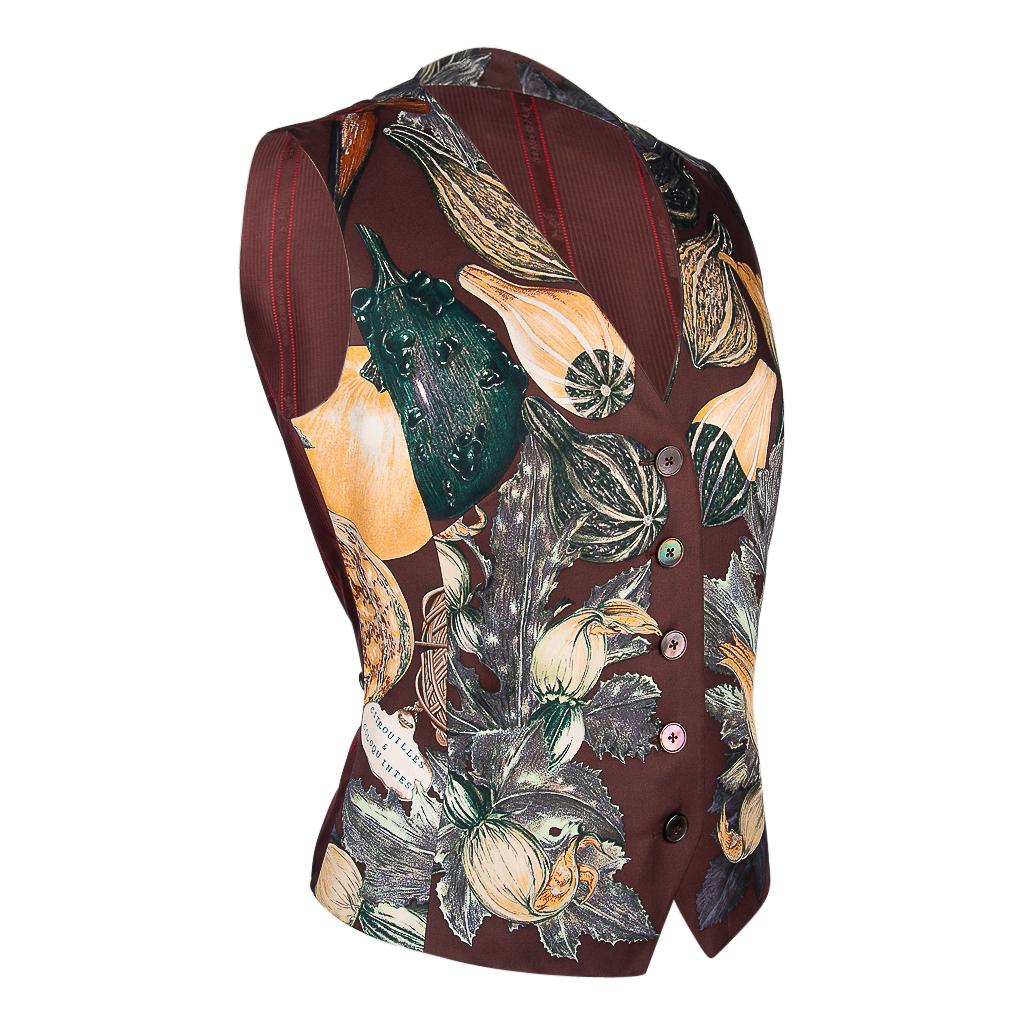 Mightychic offers a rare Hermes vintage silk print vest features Citrouilles Et Coloquintes motif.
Rich warm tones of a squash vegetable motif in exquisite fall colors.
V-neck with 5 buttons in front and 2 on each side of rear 'tab' for an