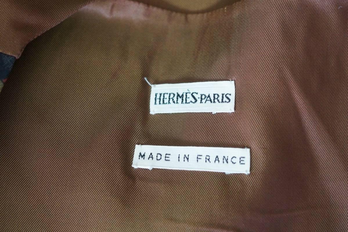 Hermes Vest Les Mythologies des Hommes Rouge Scarf Print Vintage 38 / 6 For Sale 4