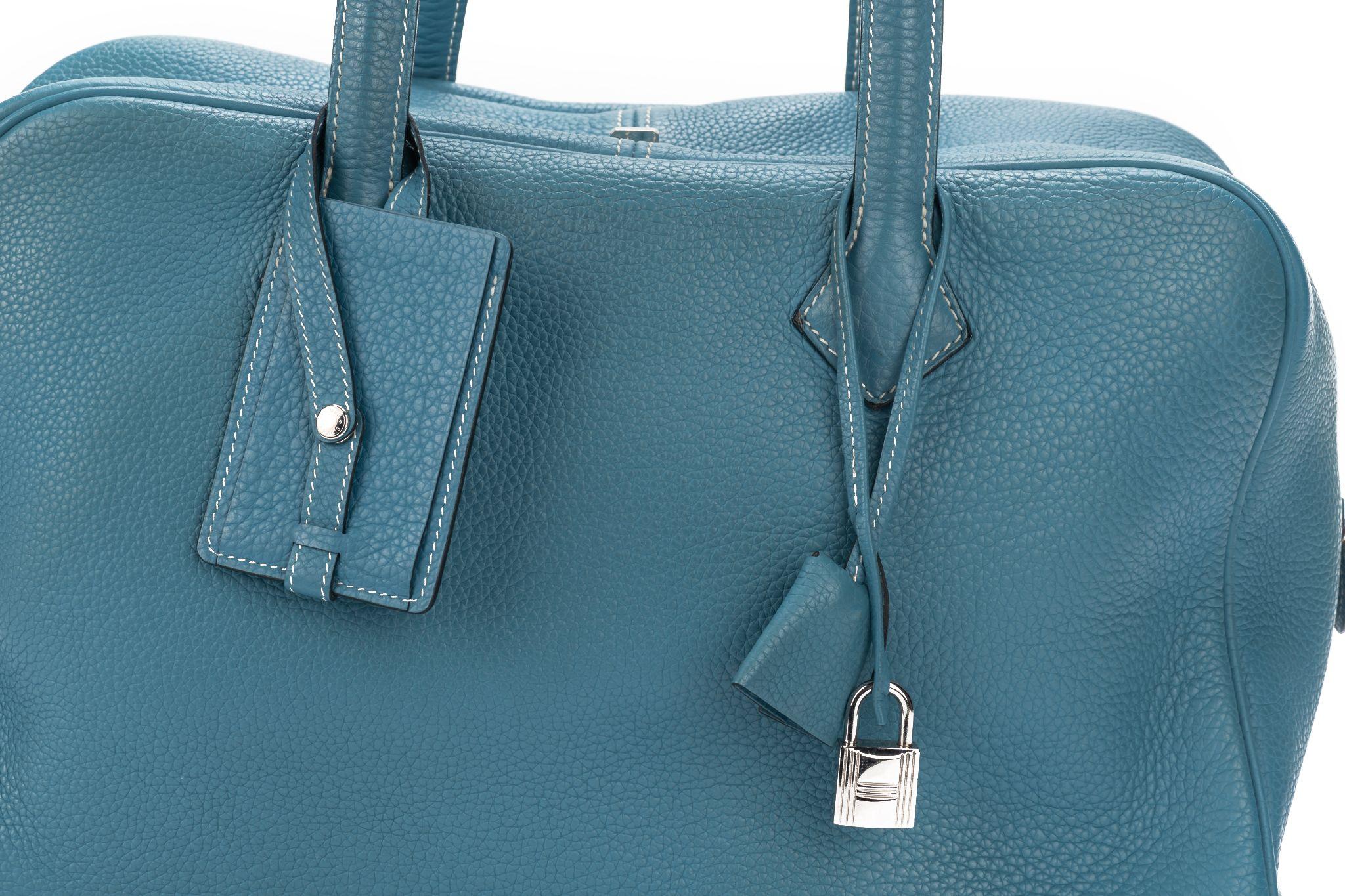 Women's or Men's Hermès Victoria Bag Blue Togo Leather For Sale