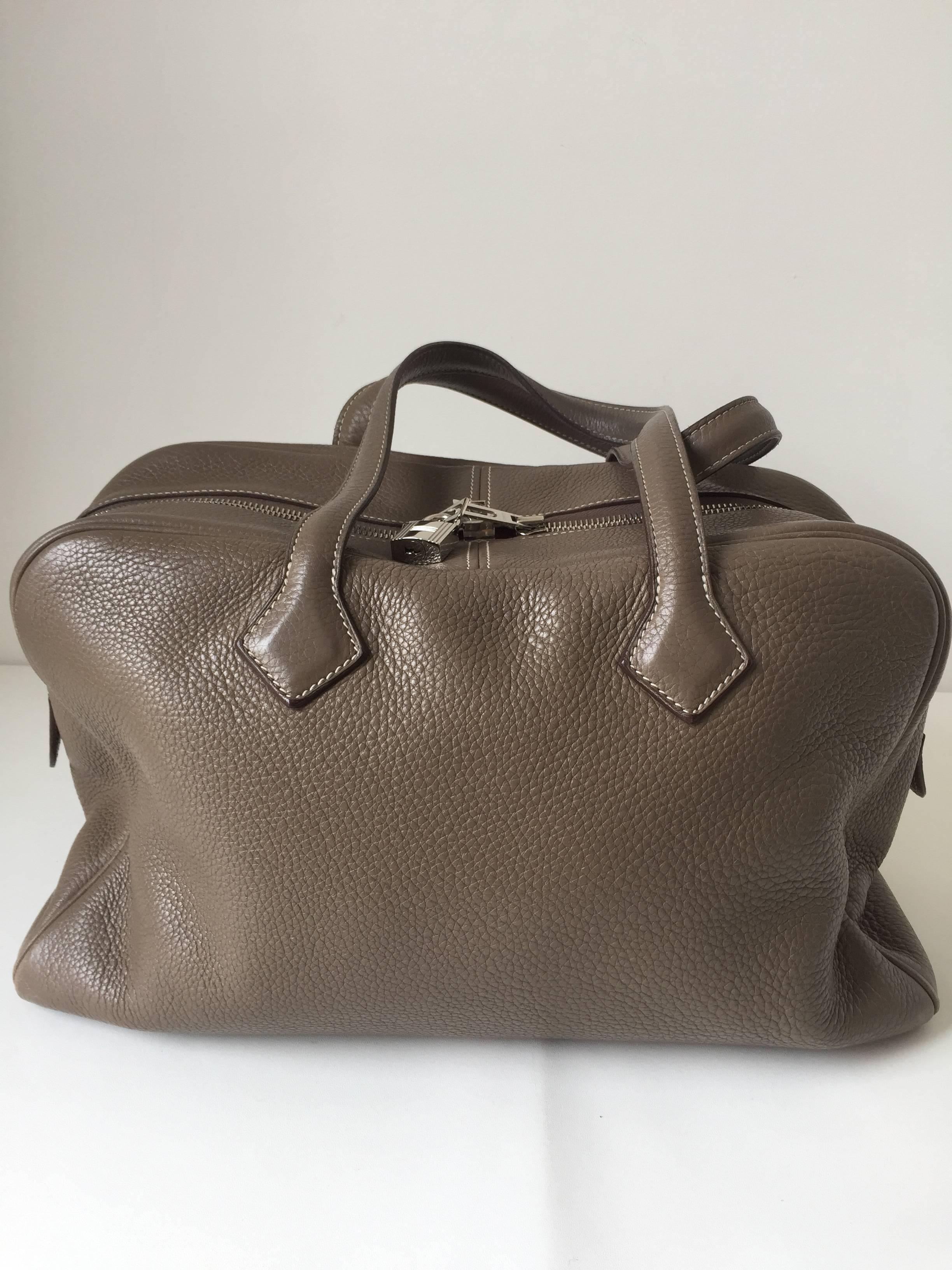 Hermes Victoria II 35 Fourre-Tout Bag 2
