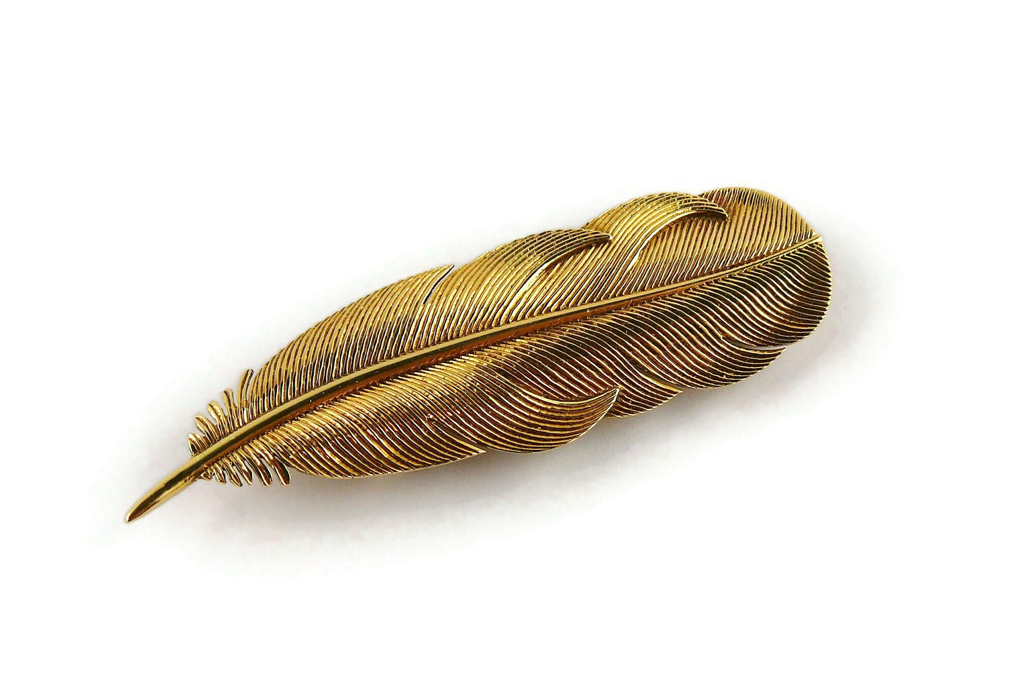 Hermes Vintage 18 Karat Gold Feather Brooch In Good Condition In Nice, FR