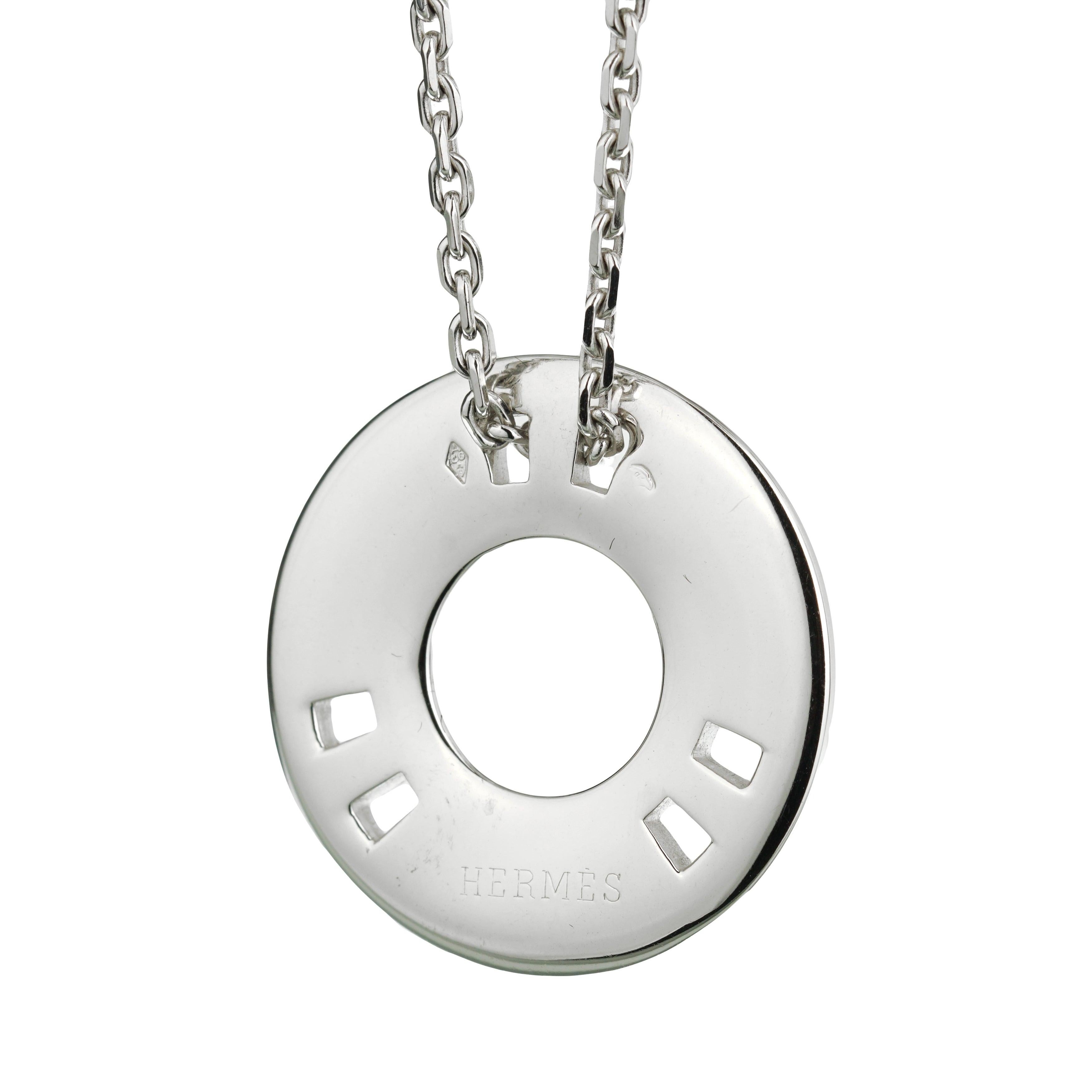 Collier à pendentifs Vintage Hermes en or blanc 18 carats Excellent état - En vente à Feasterville, PA