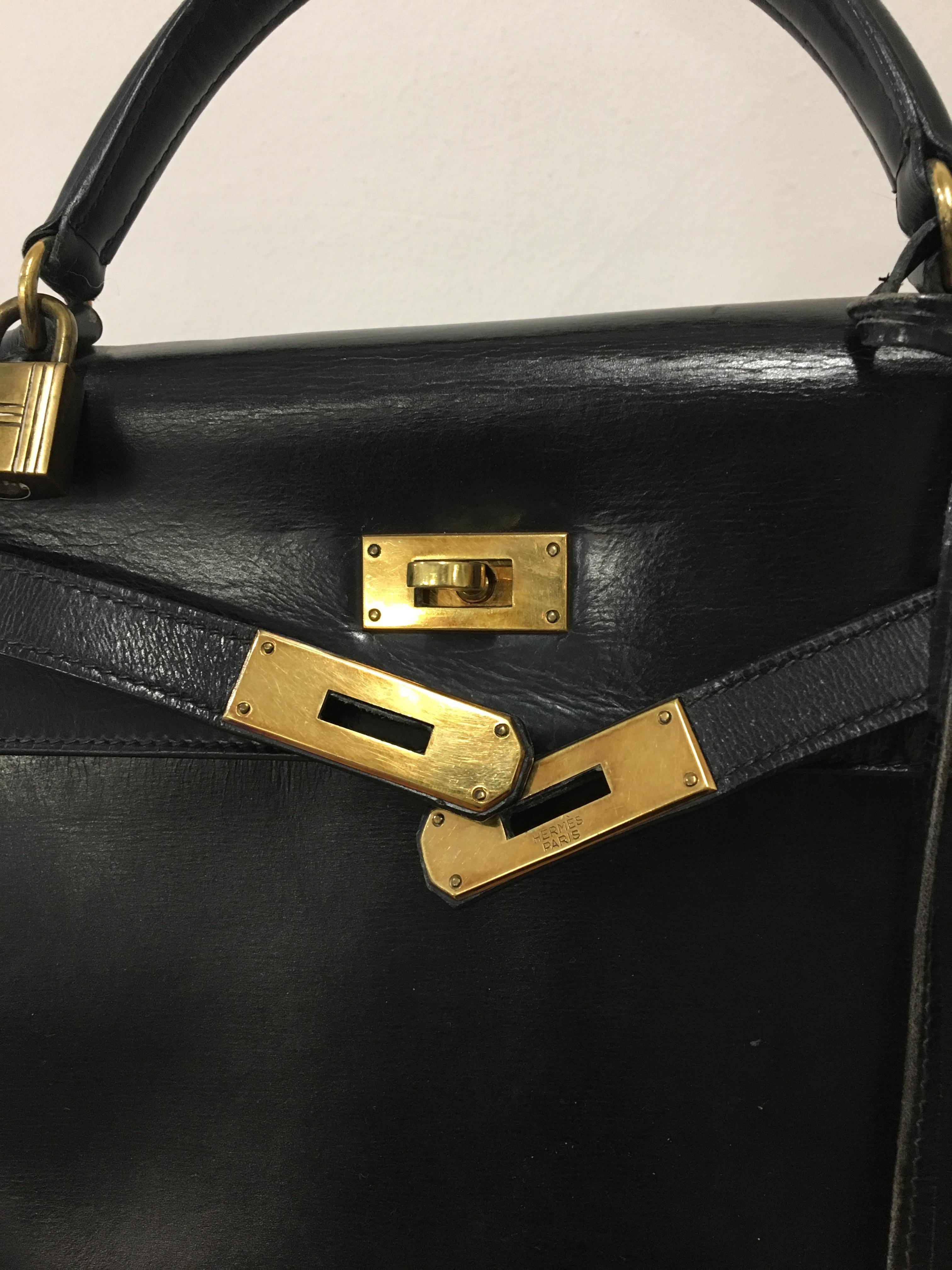  Hermès vintage 1950's black leather Kelly bag. In Good Condition For Sale In Lugano, CH