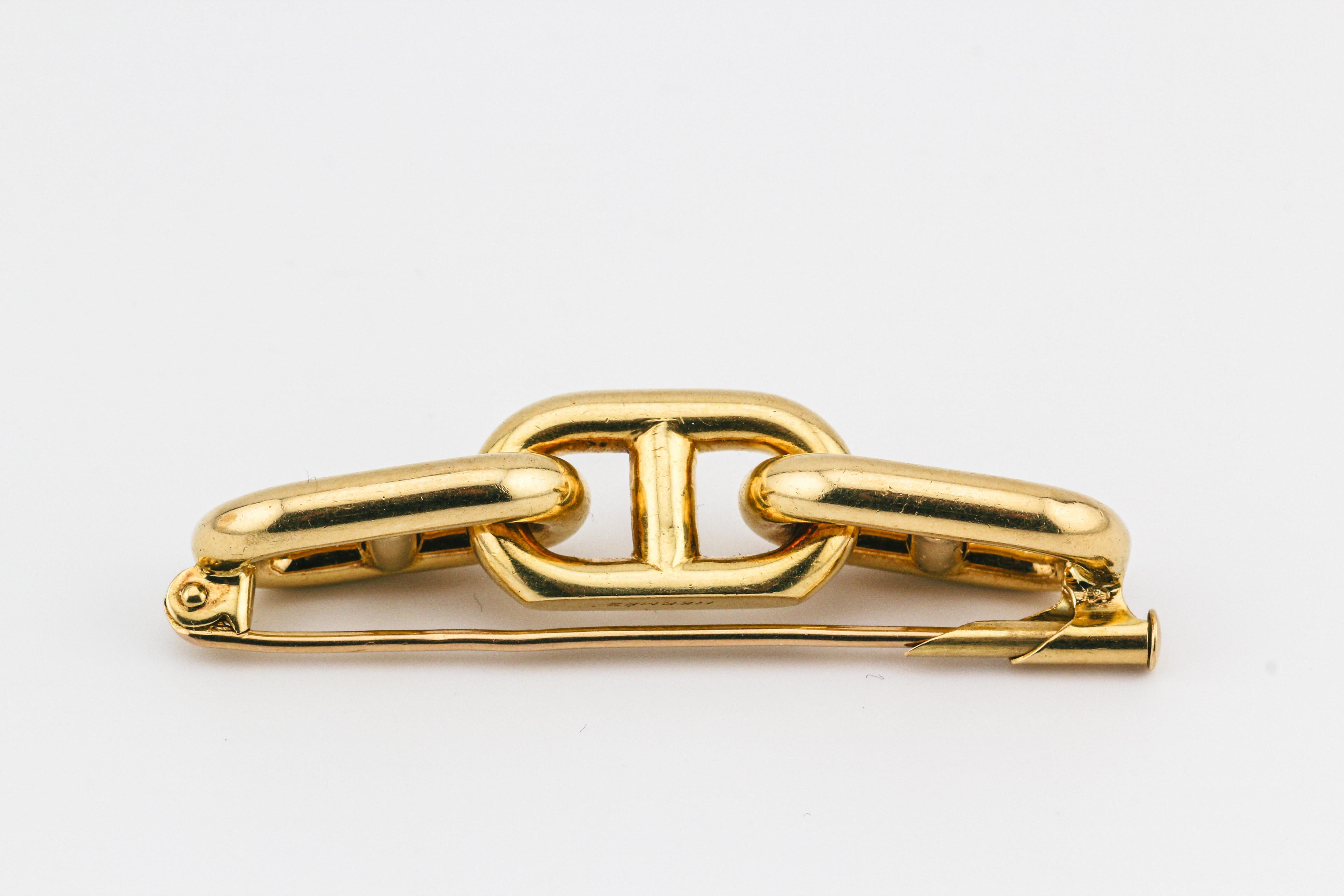 Hermes Vintage 1970s Chaine D'Ancre 18k Gold Brooch In Good Condition For Sale In Bellmore, NY