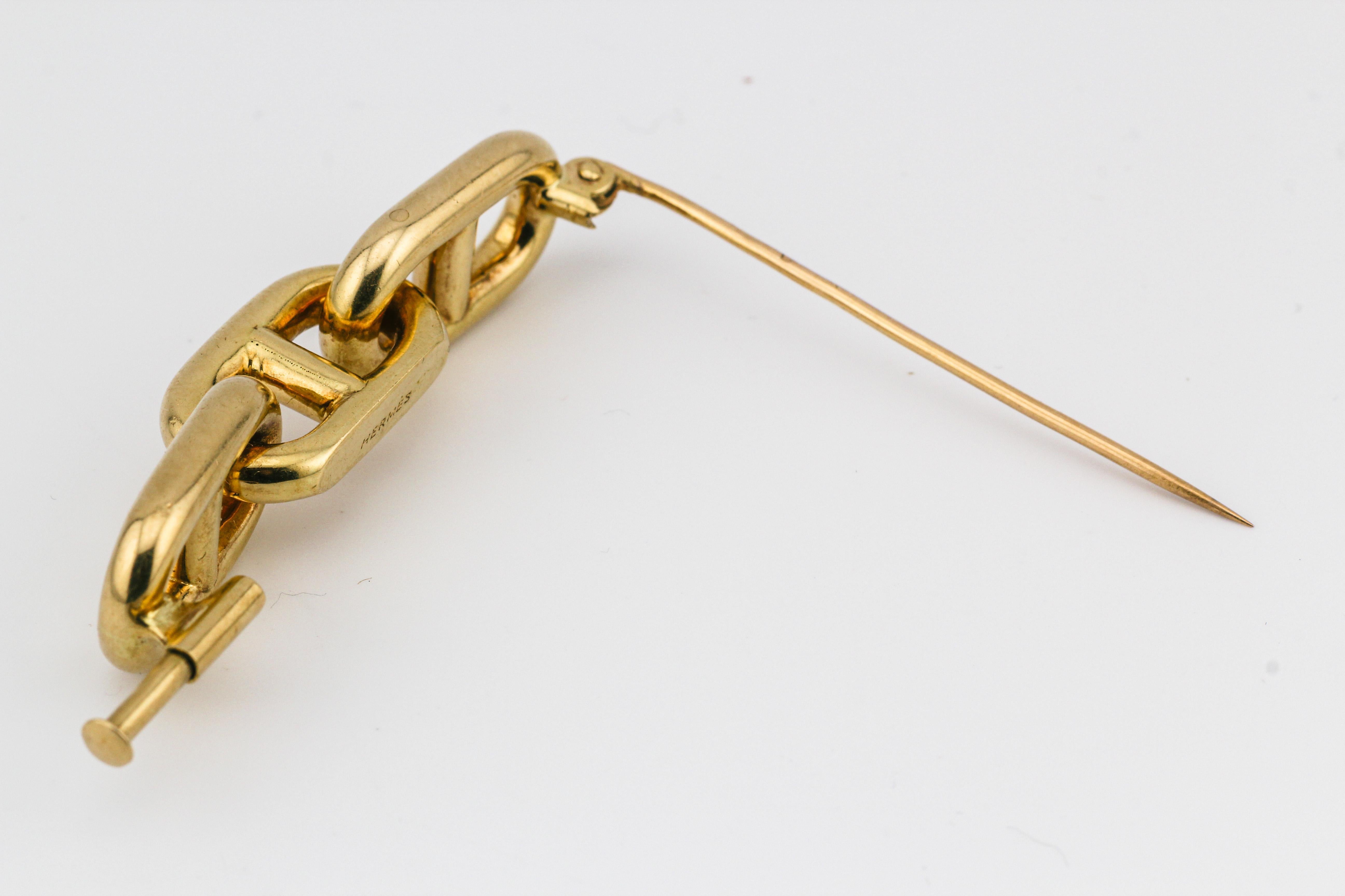 Women's or Men's Hermes Vintage 1970s Chaine D'Ancre 18k Gold Brooch For Sale