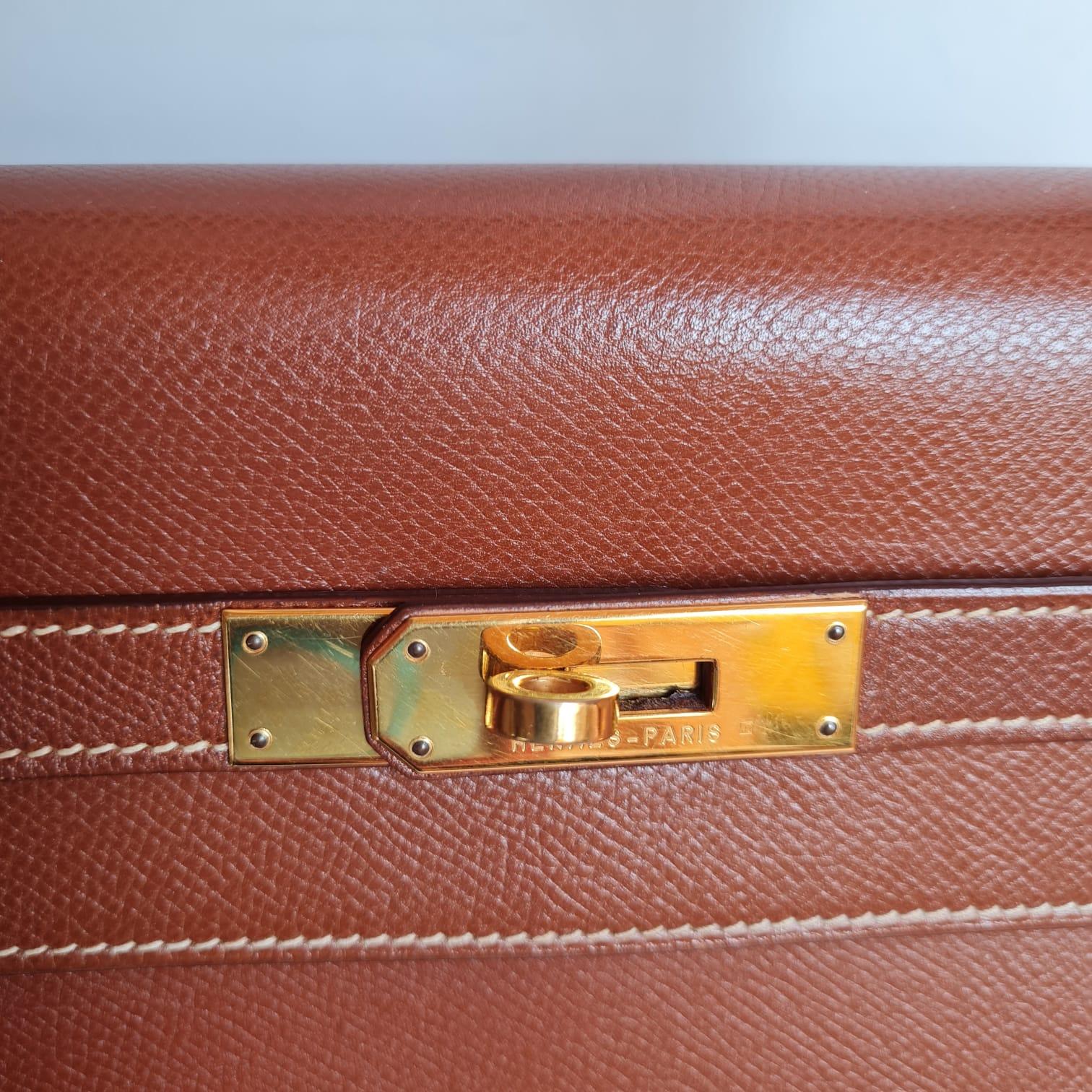 Beautiful and rare hermes kelly 35 in noisette lisse leather. Overall in great condition, with minor scuffing on the corners. Very slight slouching on the side of the bag body. Lisse leather looks a little like epsom, but 2003 is the last year this