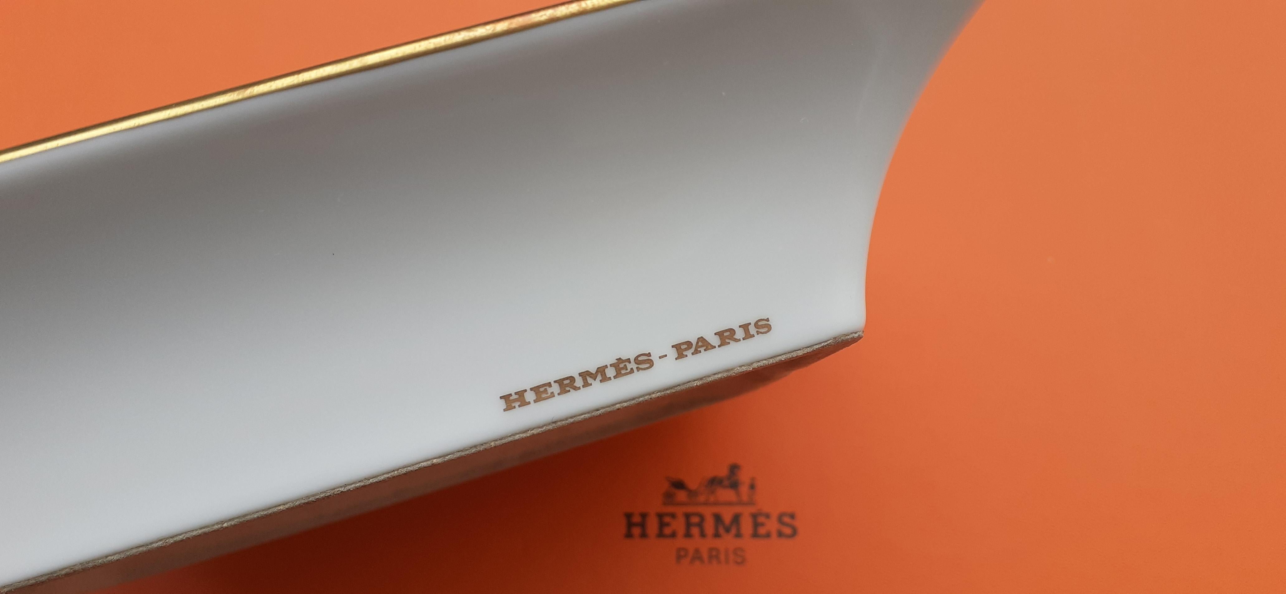 Hermès Vintage Ashtray Change Tray Carriage Calèche Logo Print in Porcelain For Sale 6
