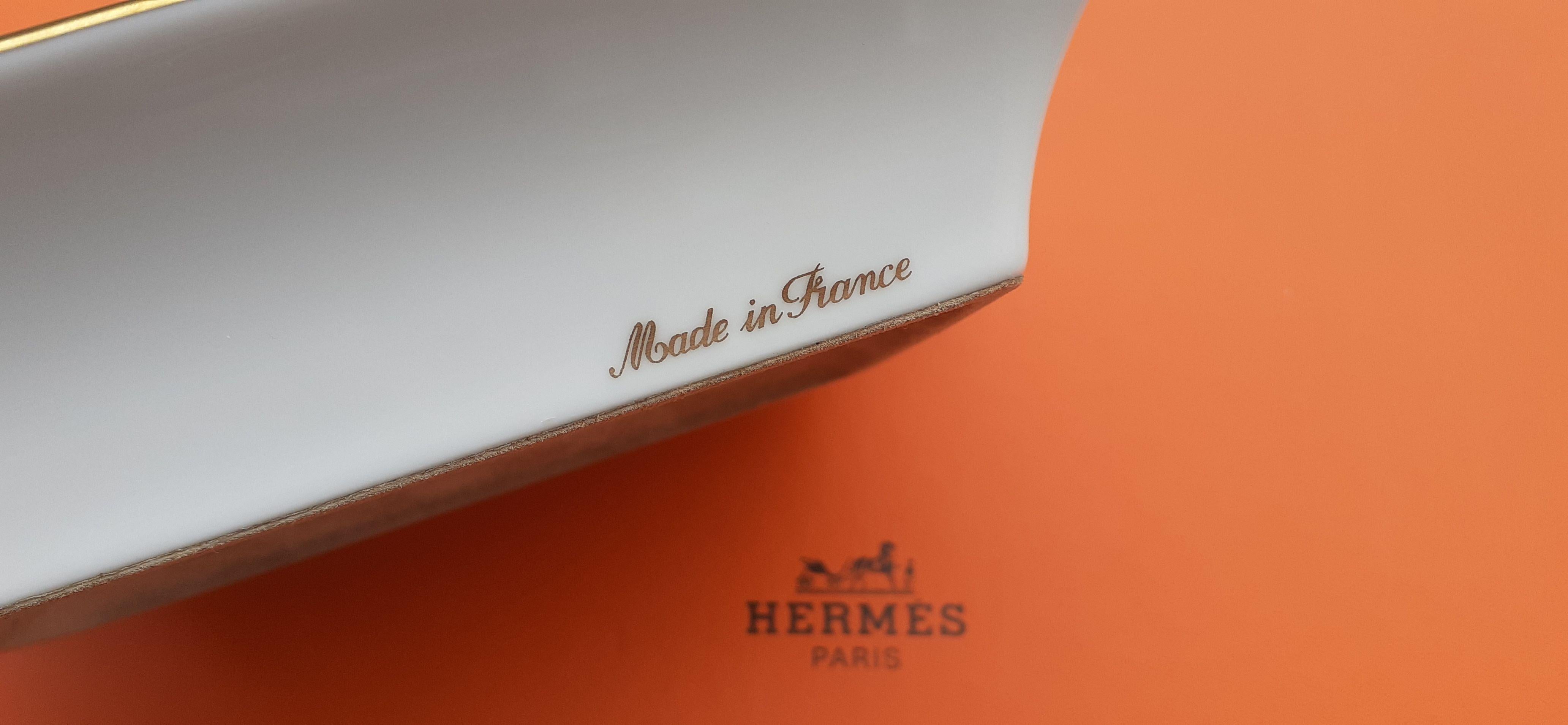 Hermès Vintage Ashtray Change Tray Carriage Calèche Logo Print in Porcelain For Sale 7