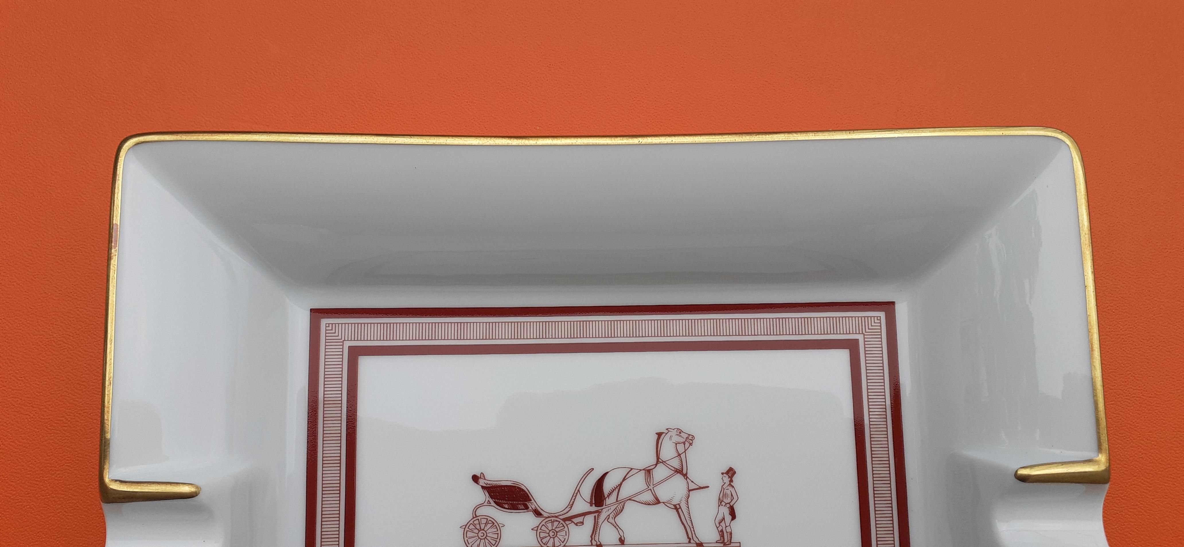 Hermès Vintage Ashtray Change Tray Carriage Calèche Logo Print in Porcelain For Sale 2