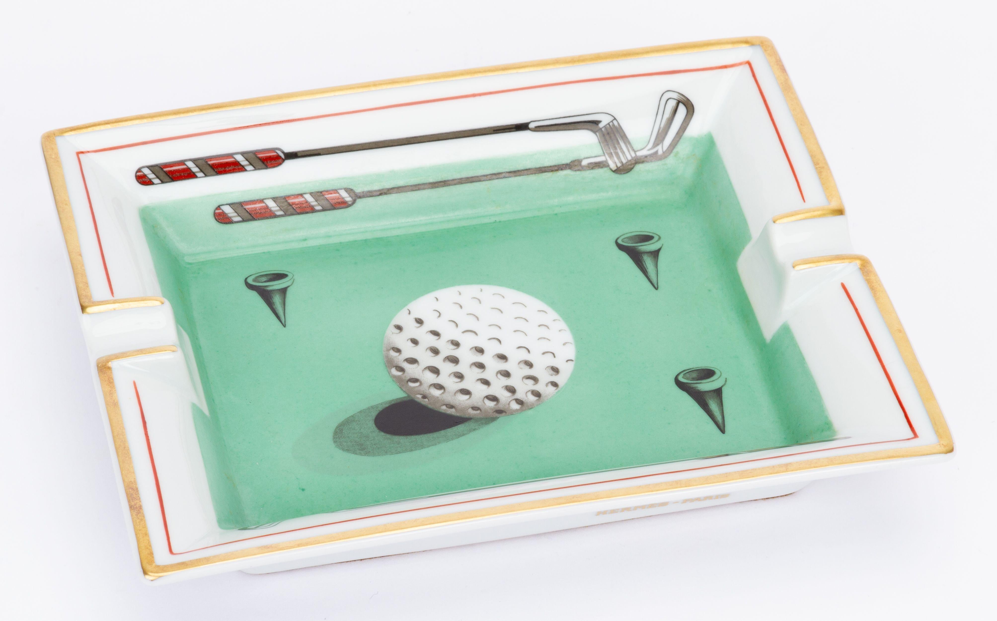 Hermès vintage ashtray in green with a print of a golf ball in the center and surrounded by golf clubs. The piece is in excellent condition.