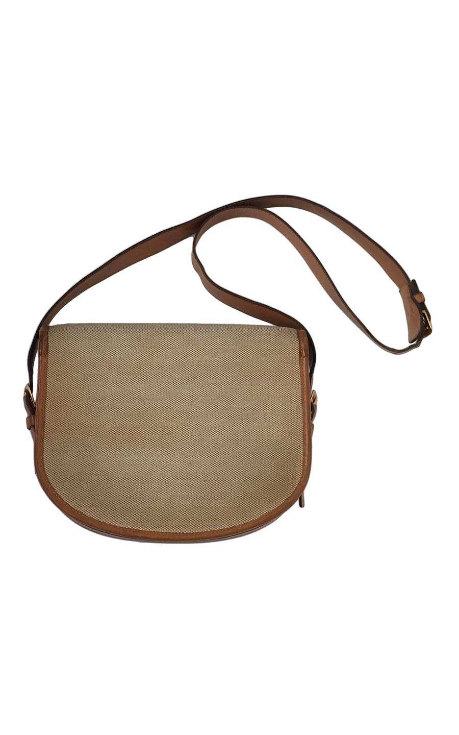 Informations : 
Brand: Hermès
Model : Balle de Golf
Type : Shoulder bag
Fabric : Leather & canvas
Color: Sand
Dimensions :  W 23 cm x H 18 cm x D 7 cm.


Descriptions of the product: 
General Condition : Good (see pictures) 
Condition inside :