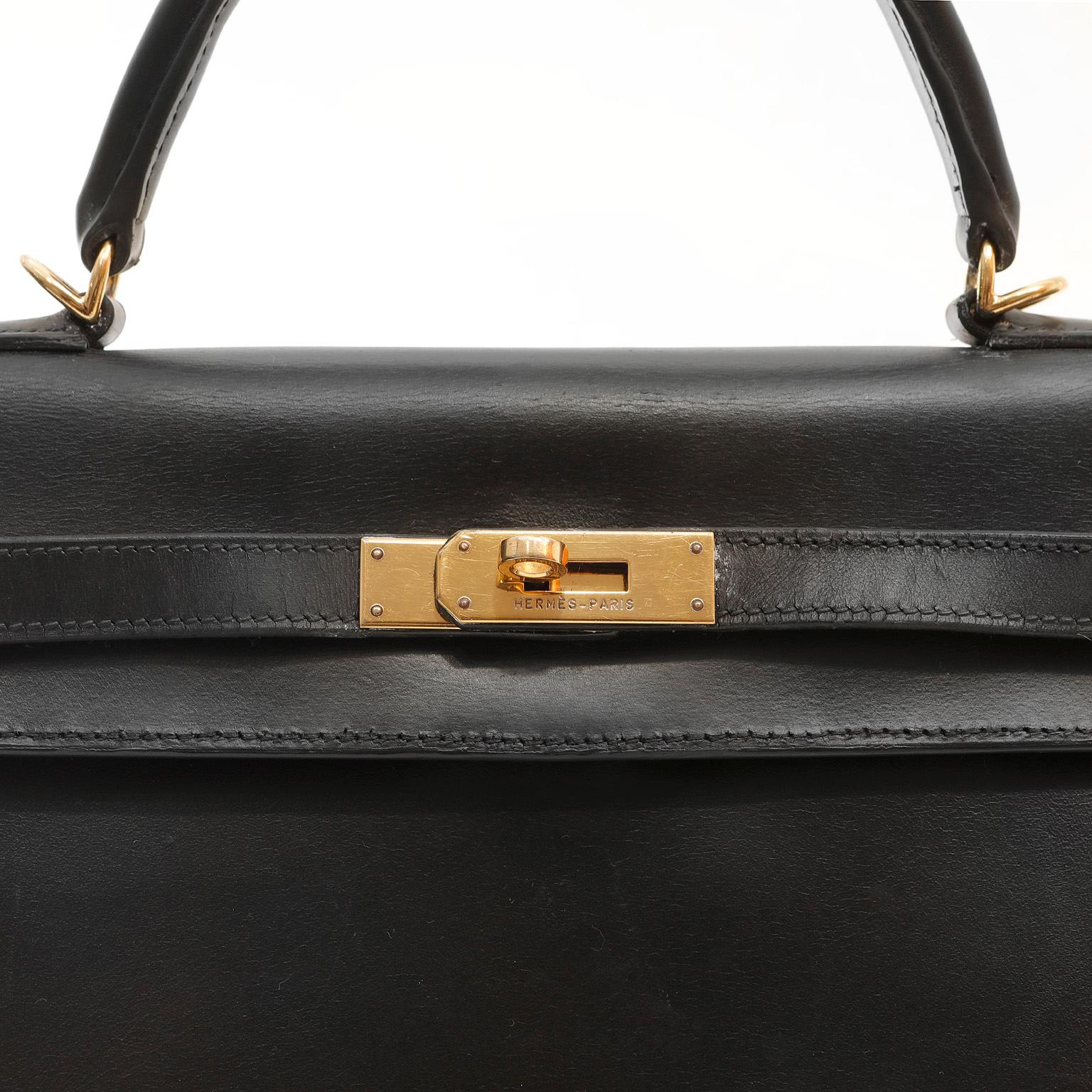 This authentic Hermès Black Box Calf 35 cm Kelly is in excellent vintage condition. Hermès bags are considered the ultimate luxury item worldwide. Each piece is handcrafted with waitlists that can exceed a year or more. The ladylike Kelly is classic