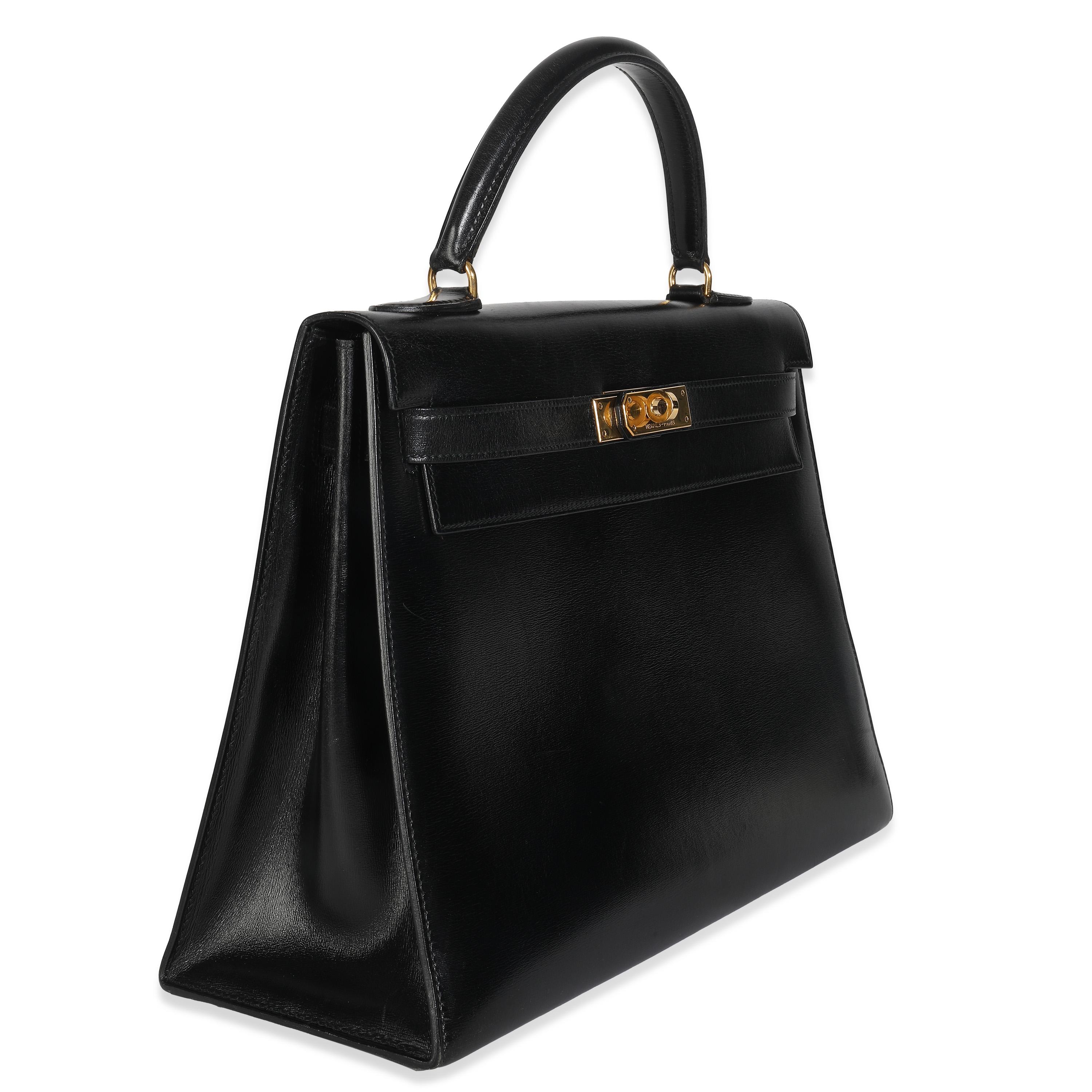 Hermès Vintage Black Box Sellier Kelly 32 GHW
SKU: Z148029

Beschreibung des Zustands: Die 1977 offiziell umbenannte Kelly Tote Bag von Hermès hieß ursprünglich Sac à Dépêches (was so viel wie 
