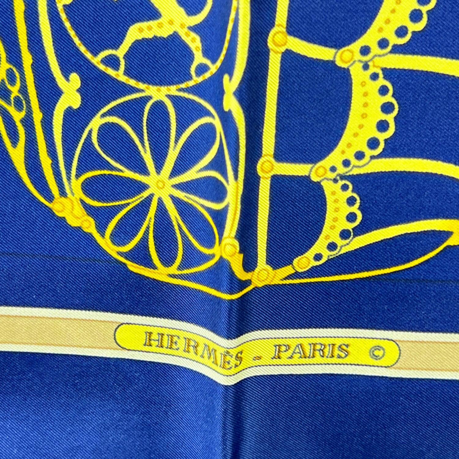 Hermes Vintage Blue Silk Scarf Les Muserolles 1986 Vauzelles In condizioni ottime in vendita a Rome, Rome