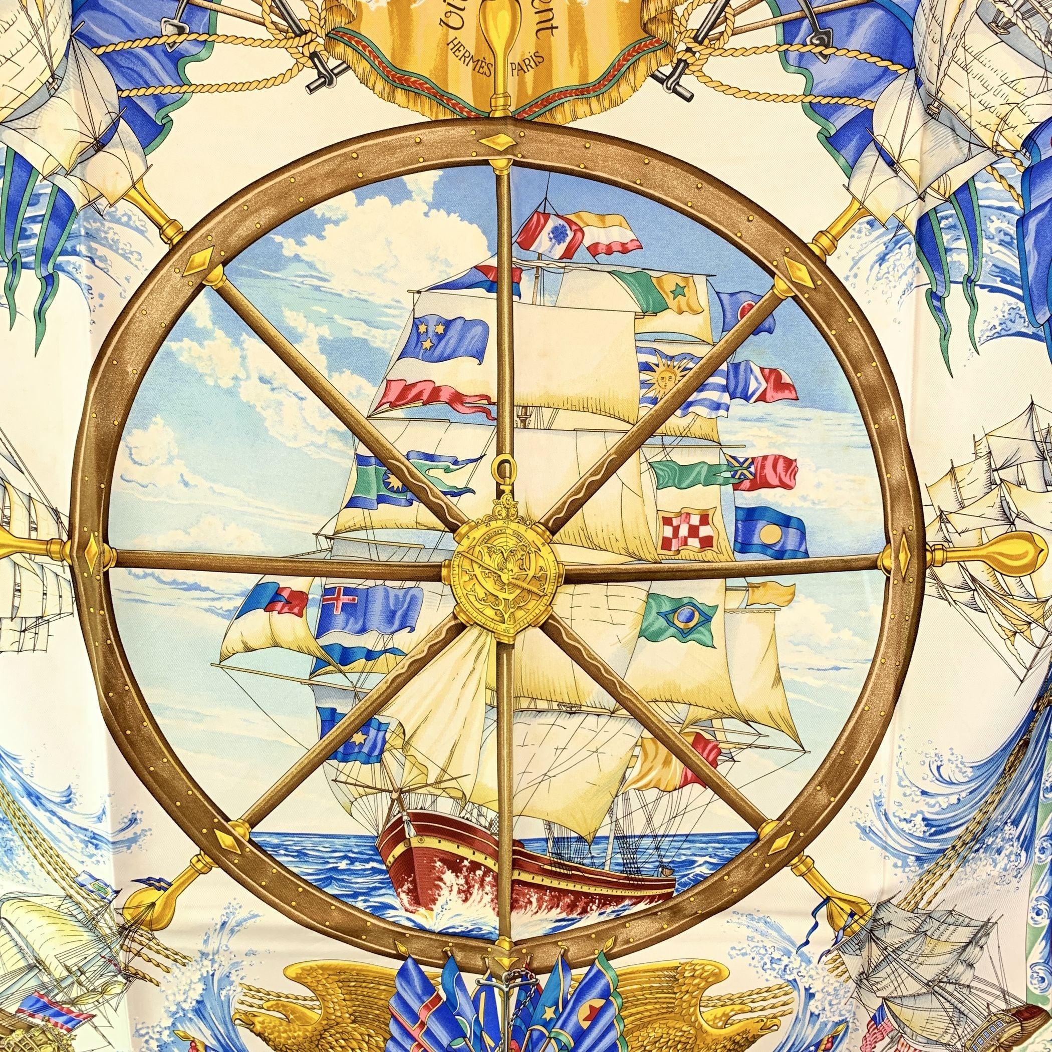 Abbraccia lo spirito d'avventura con il foulard di seta 