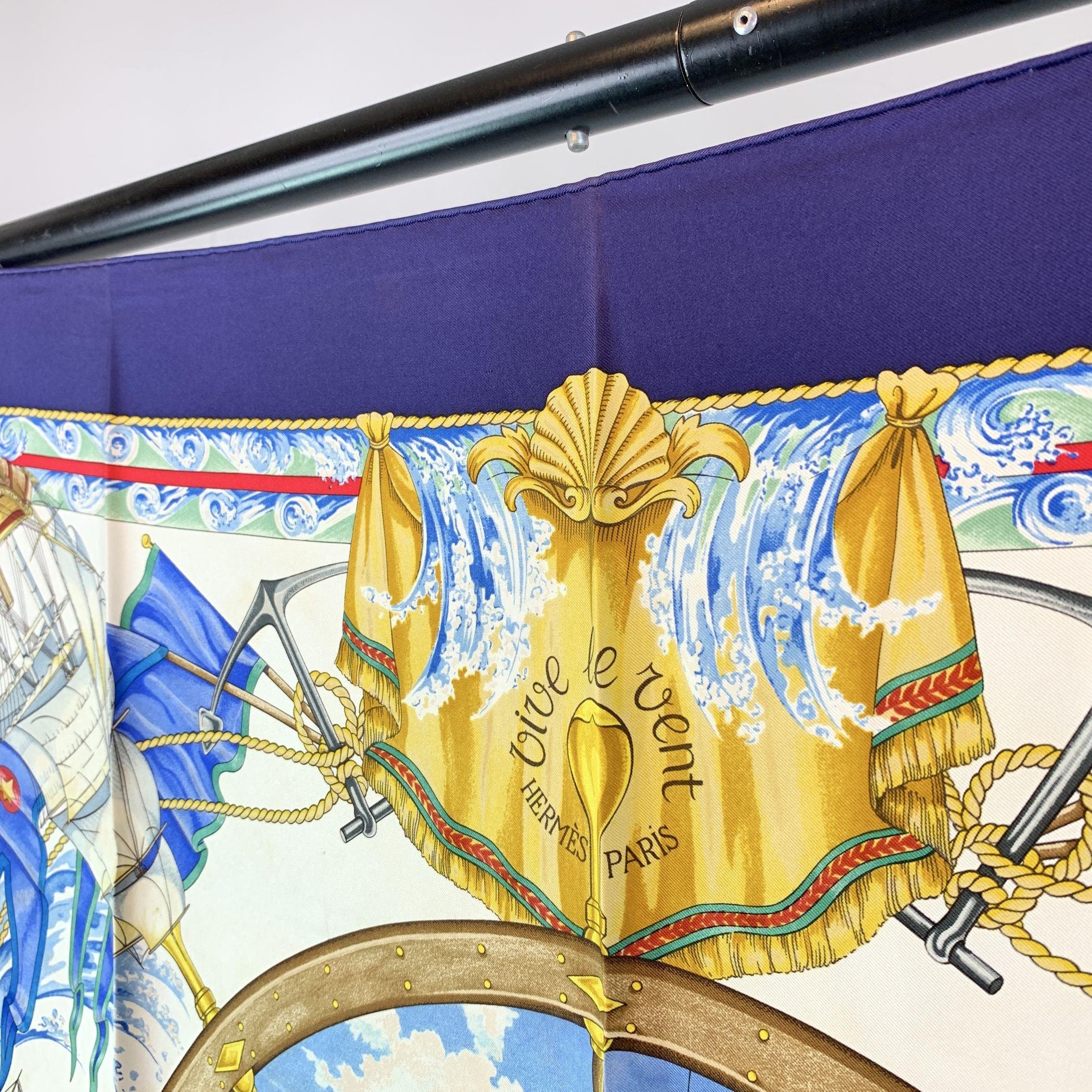 Beige Hermes Vintage Sciarpa di seta blu Vives le Vent 1992 Toutsy Bourthoumieux in vendita