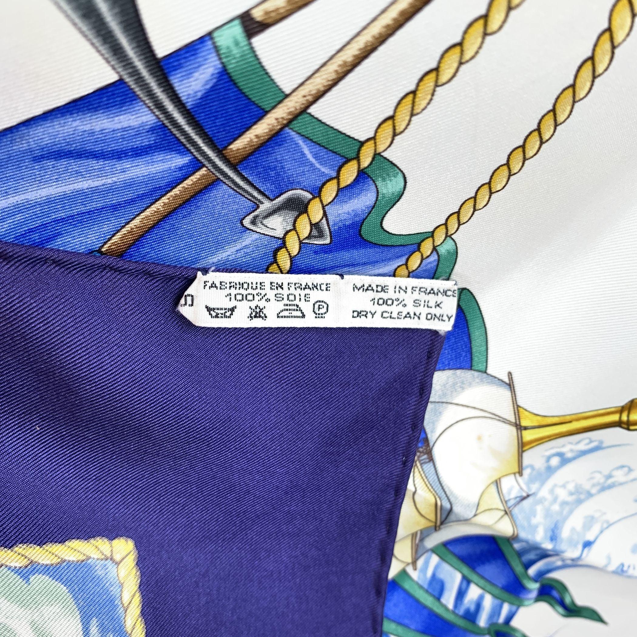 Hermes Vintage Sciarpa di seta blu Vives le Vent 1992 Toutsy Bourthoumieux in vendita 1