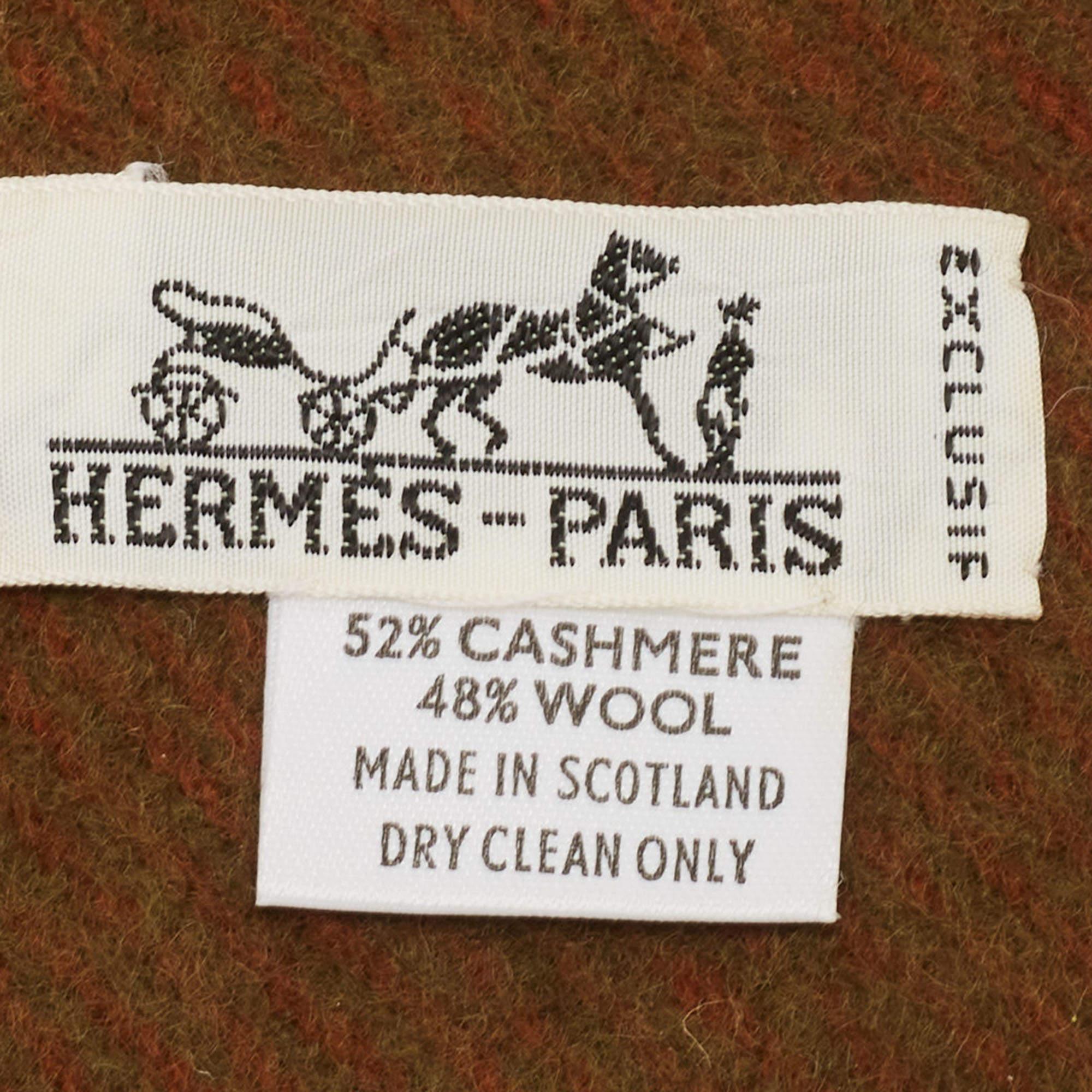 Hermes Vintage Brown/Green Paisley Pattern Cashmere & Wool Scarf In Good Condition For Sale In Dubai, Al Qouz 2