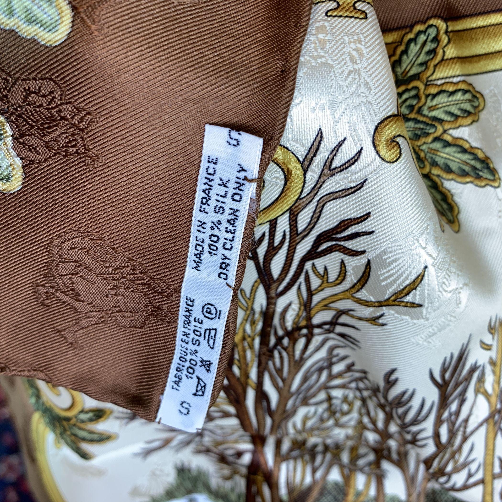 Hermes Vintage Sciarpa di seta marrone Joies d'Hiver 1992 Joachim Metz in vendita 2