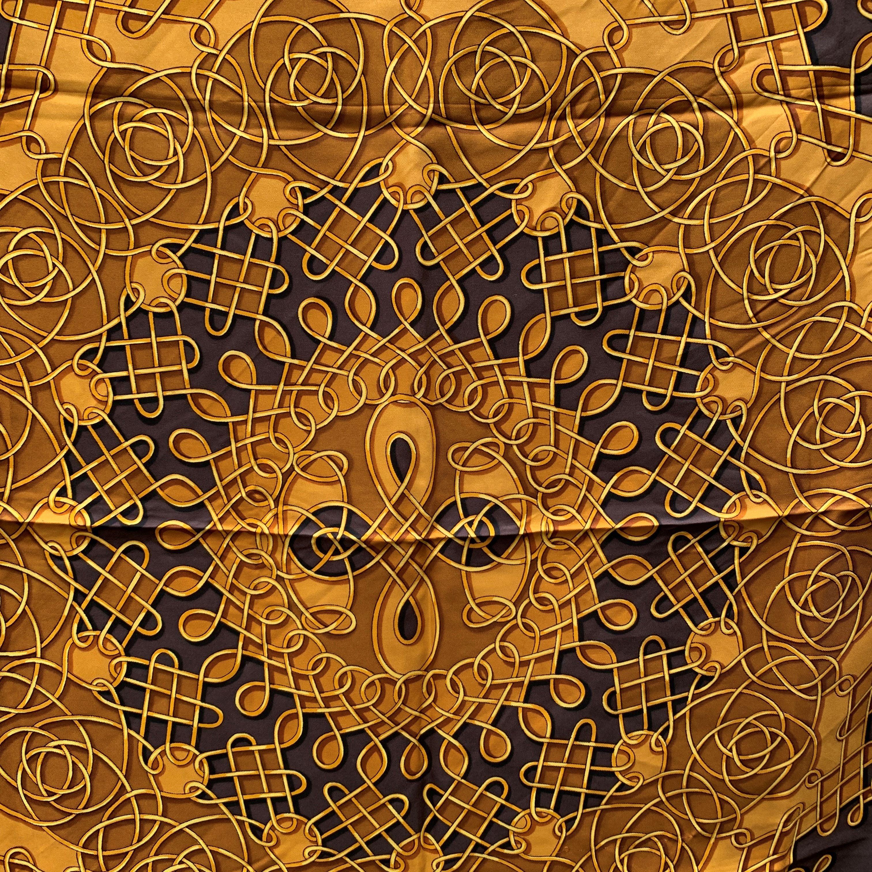 Superbe foulard en soie Hermes 'VINCI' conçu par Françoise Heron et publié à l'origine en 1958. Elle a réédité à de nombreuses reprises différentes couleurs, formats et variations de. - Titre : 