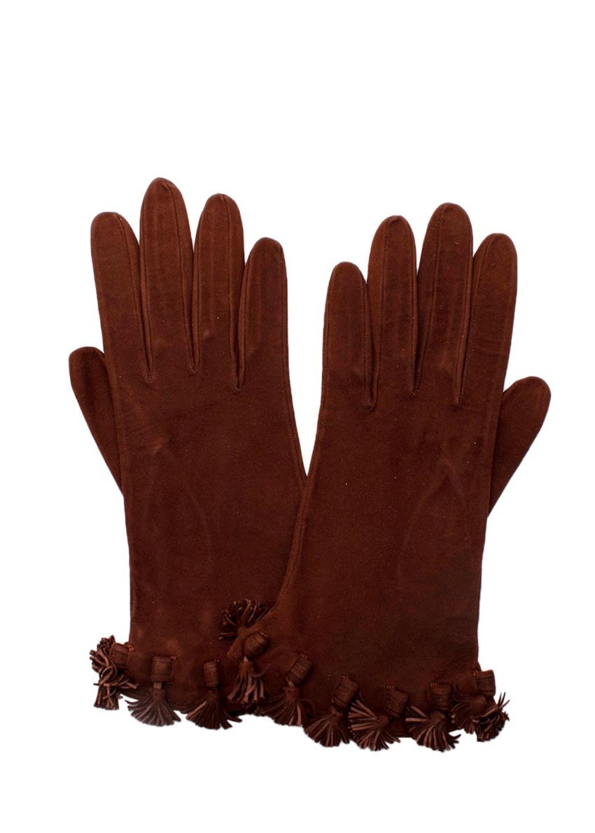Hermes Vintage Brown Suede Tassel Edged Gloves 
 
 
 
 -Brown suede gloves with lovely tassel edges 
 
 
 
 Materials 
 
 100% Suede 
 
 
 
 Made in Italy 
 
 
 
 PLEASE NOTE, THESE ITEMS ARE PRE-OWNED AND MAY SHOW SIGNS OF BEING STORED EVEN WHEN
