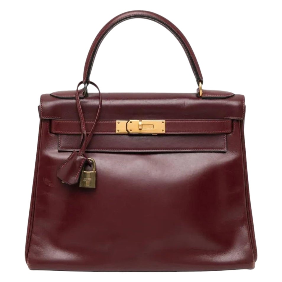 Bolso Kelly 28 vintage de Hermès en color burdeos, 1979, con herrajes dorados