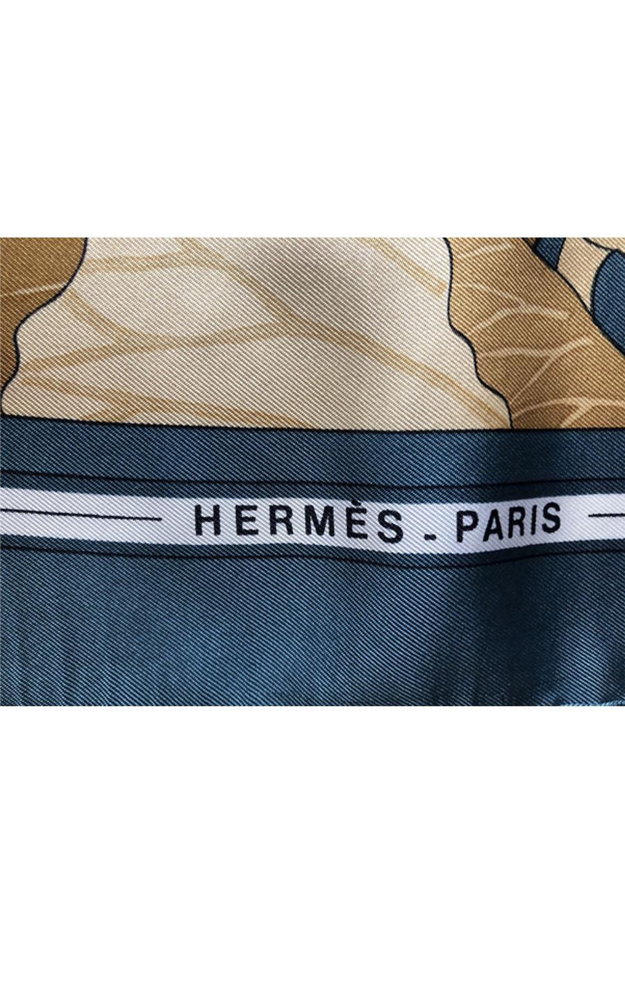 Hermès Vintage Carré “Fleurs de Lotus 