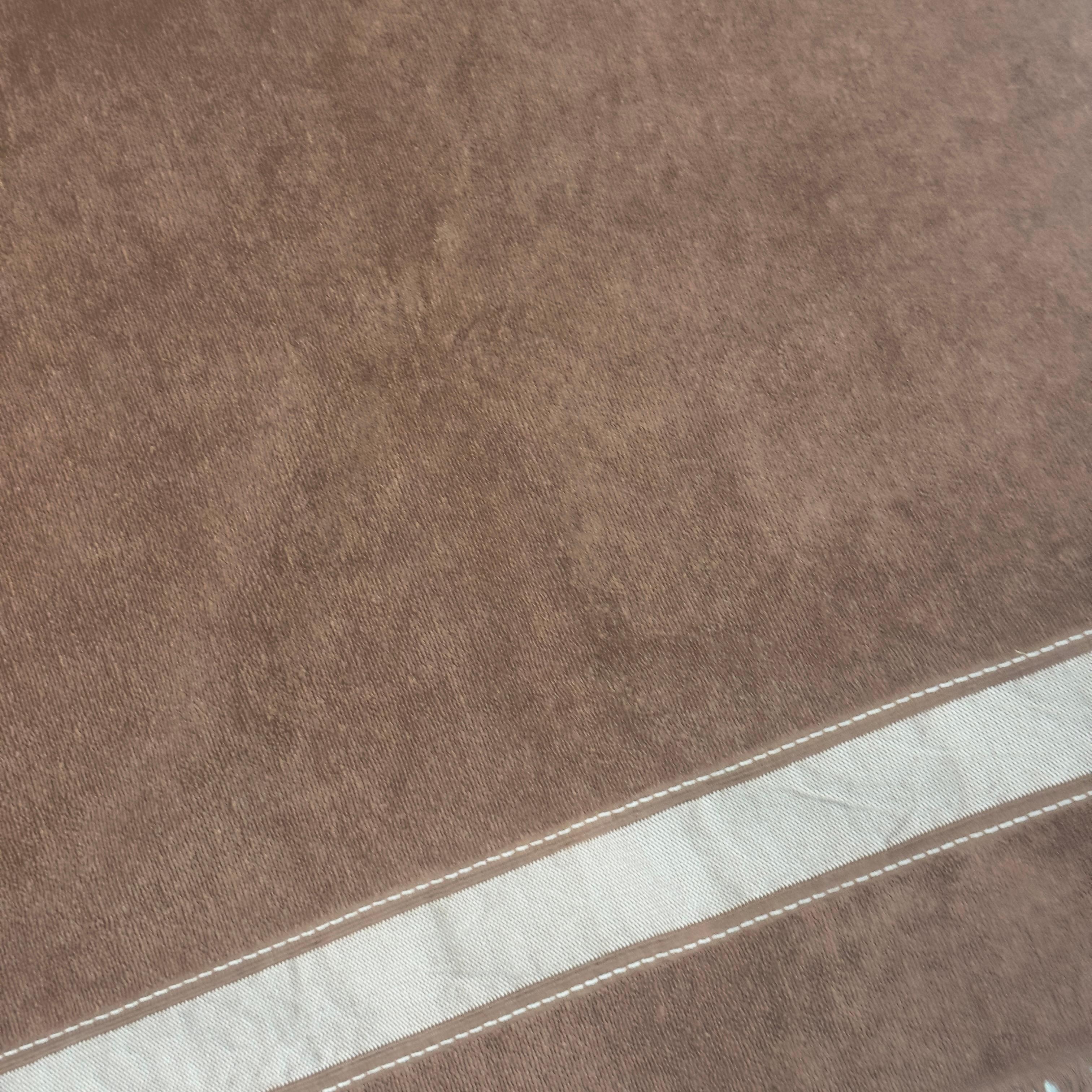 Hermès Vintage Chocolate Brown Serviette en éponge avec bordure et frange du logo ton sur ton - M en vente 5