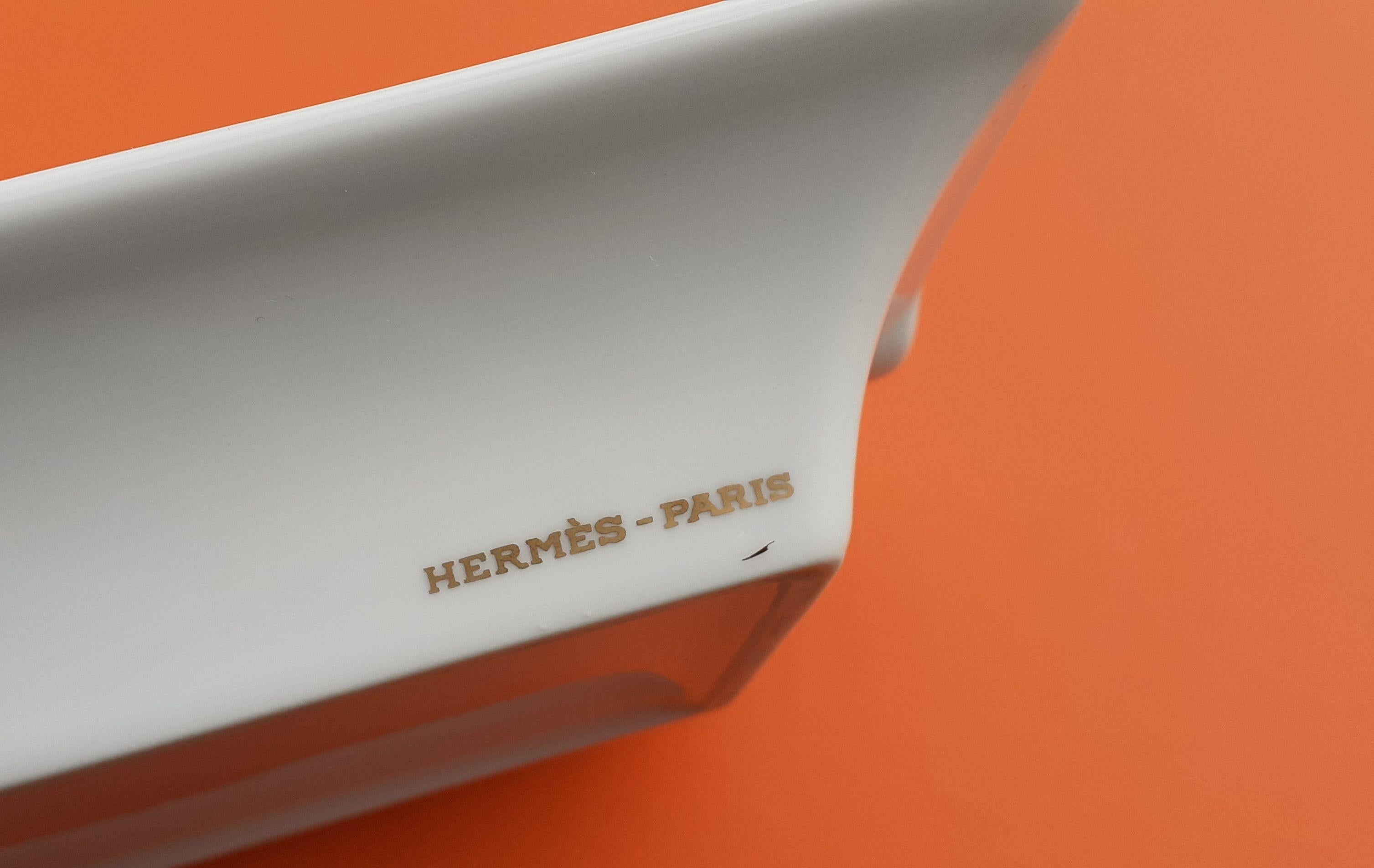 Hermès Vintage Cigar Ashtay Change Tray in Porcelain Columns Print en vente 6