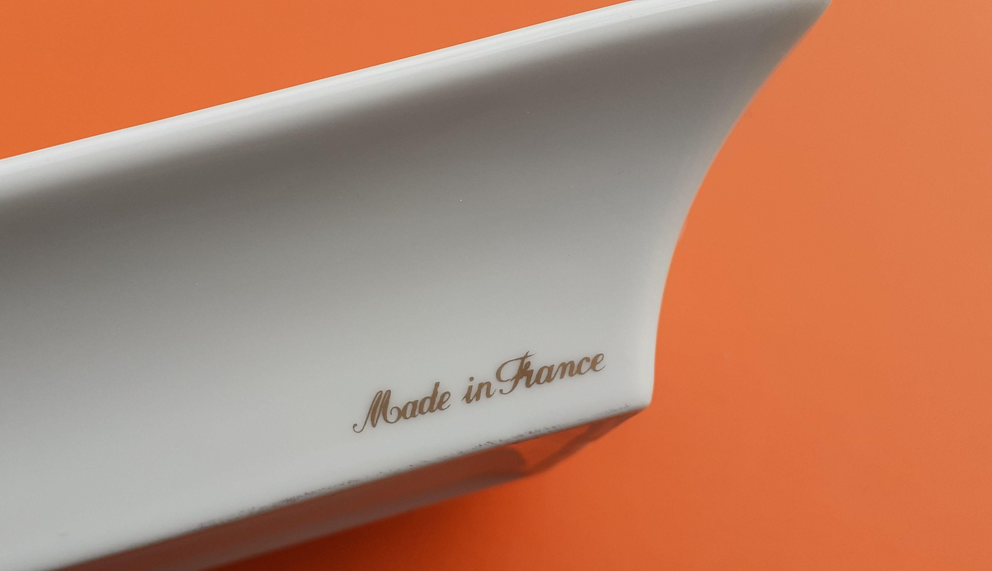 Hermès Vintage Cigar Ashtay Change Tray in Porcelain Columns Print For Sale 6